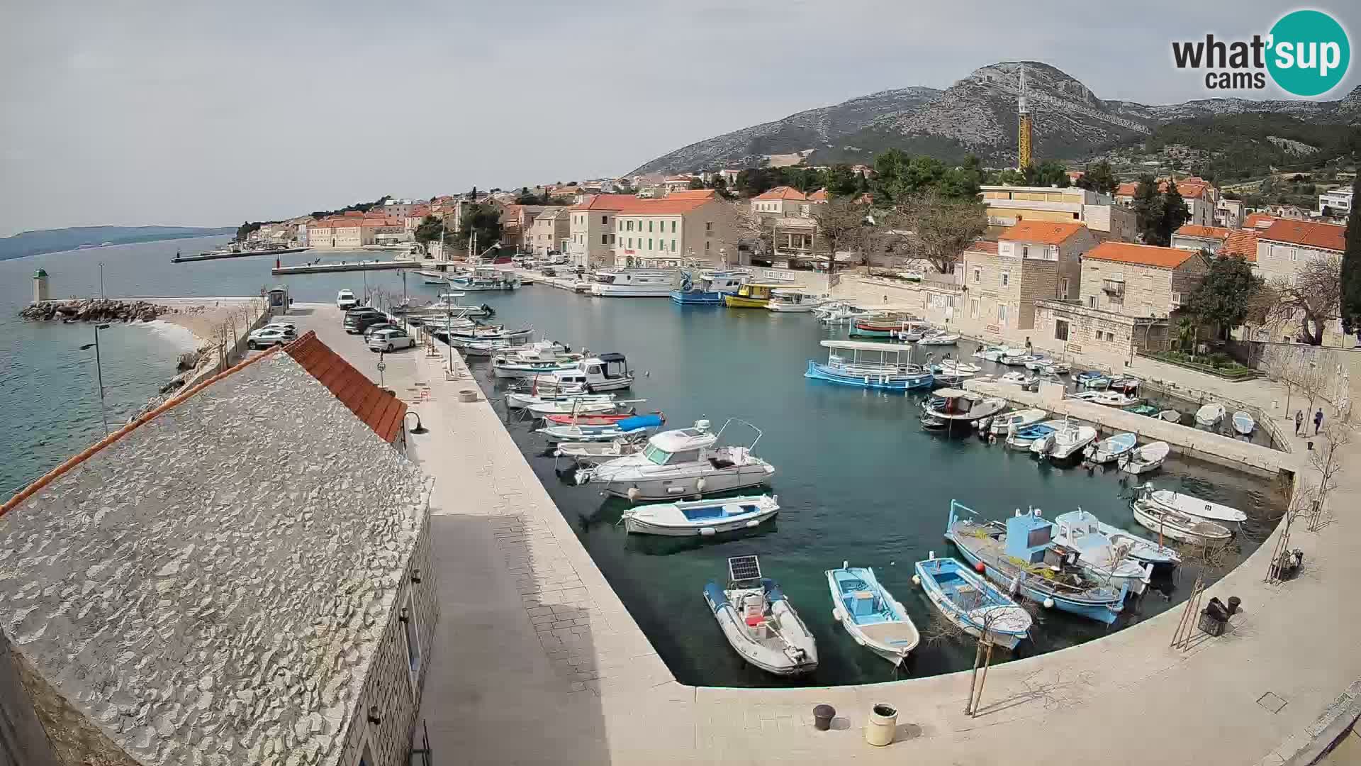Webcam porto di Bol – Vista live sulla Riva e Marina