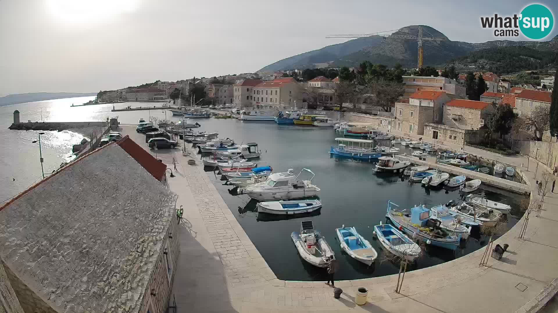 Webcam porto di Bol – Vista live sulla Riva e Marina
