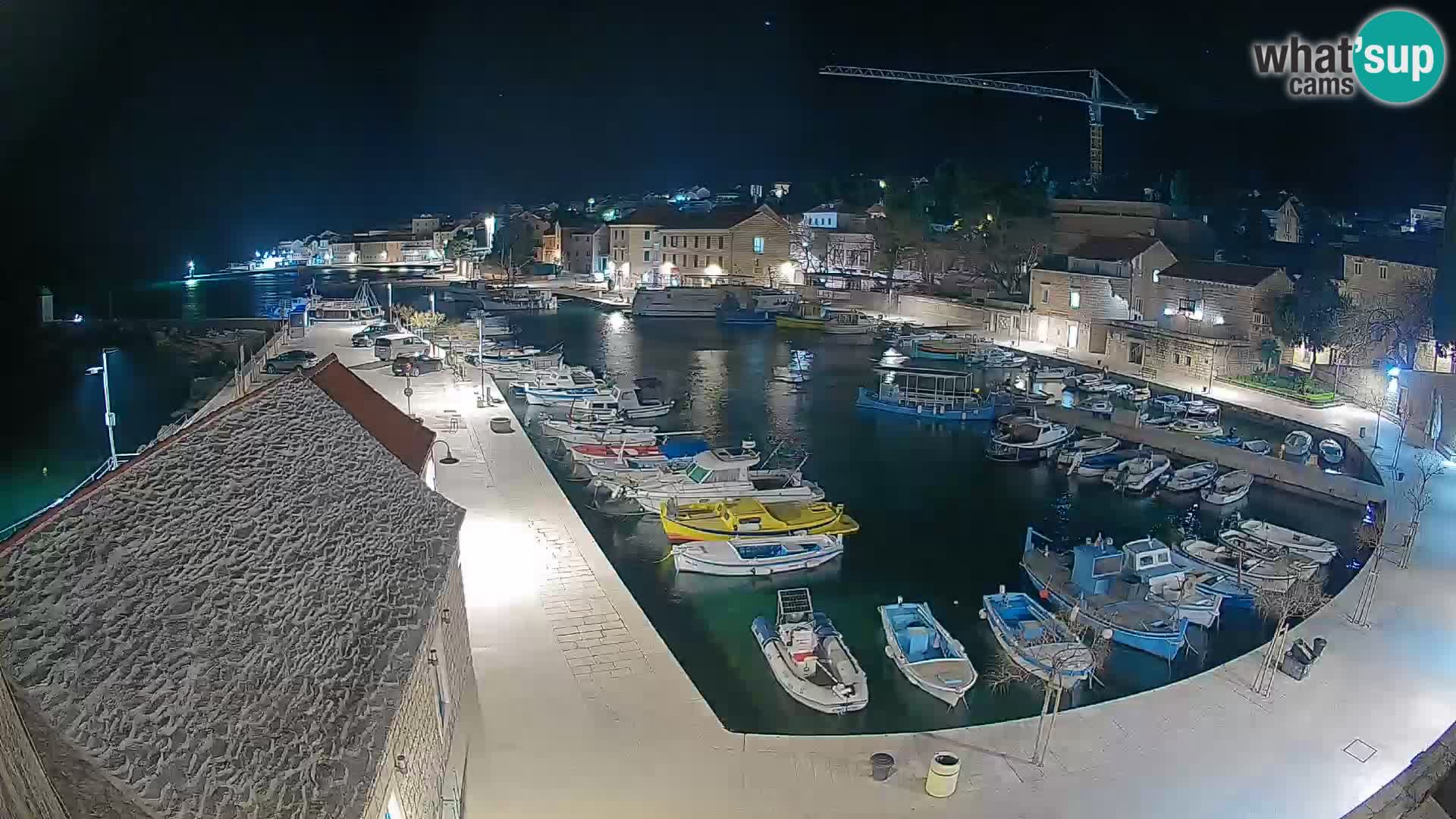 Webcam porto di Bol – Vista live sulla Riva e Marina