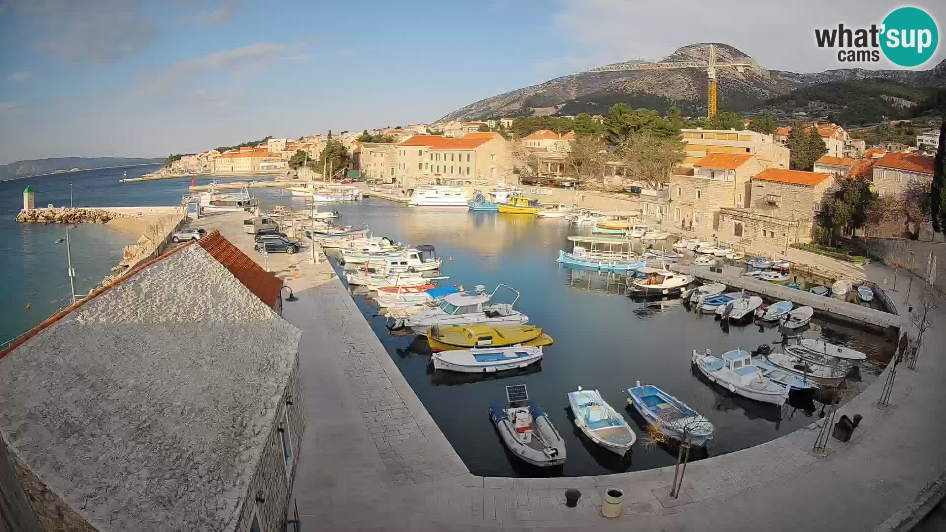 Webcam porto di Bol – Vista live sulla Riva e Marina