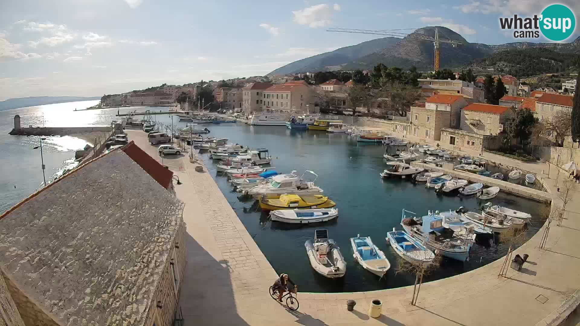 Webcam Bol Harbour – Live View of Bol Riva & Marina