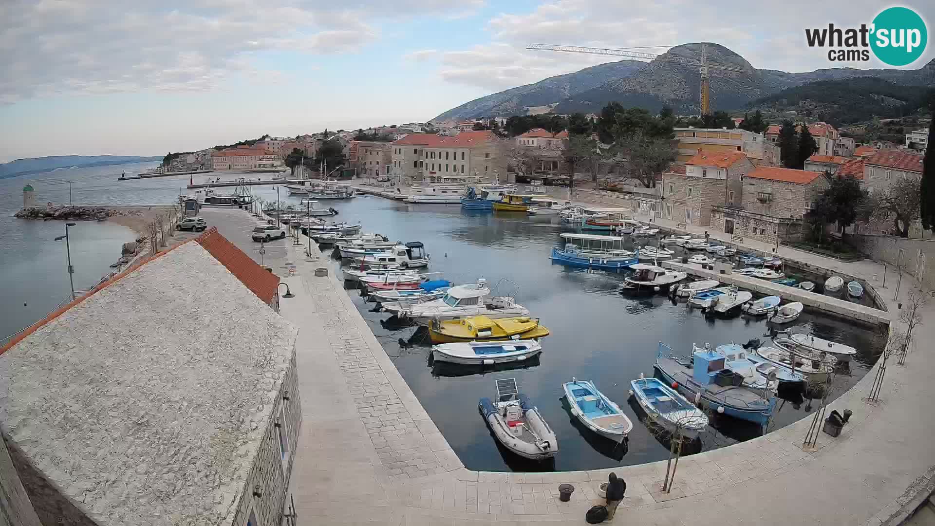 Webcam porto di Bol – Vista live sulla Riva e Marina