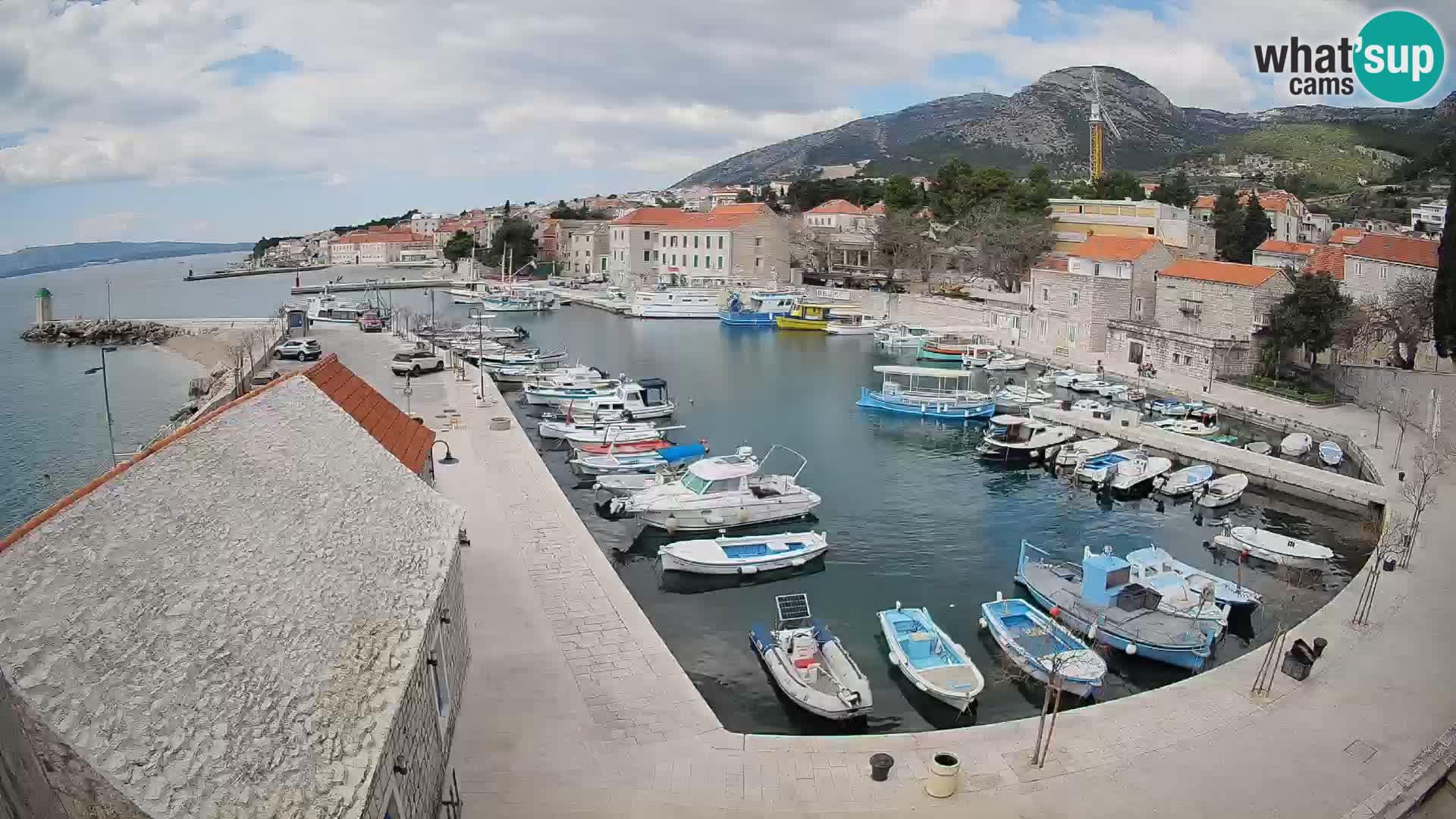 Webcam porto di Bol – Vista live sulla Riva e Marina