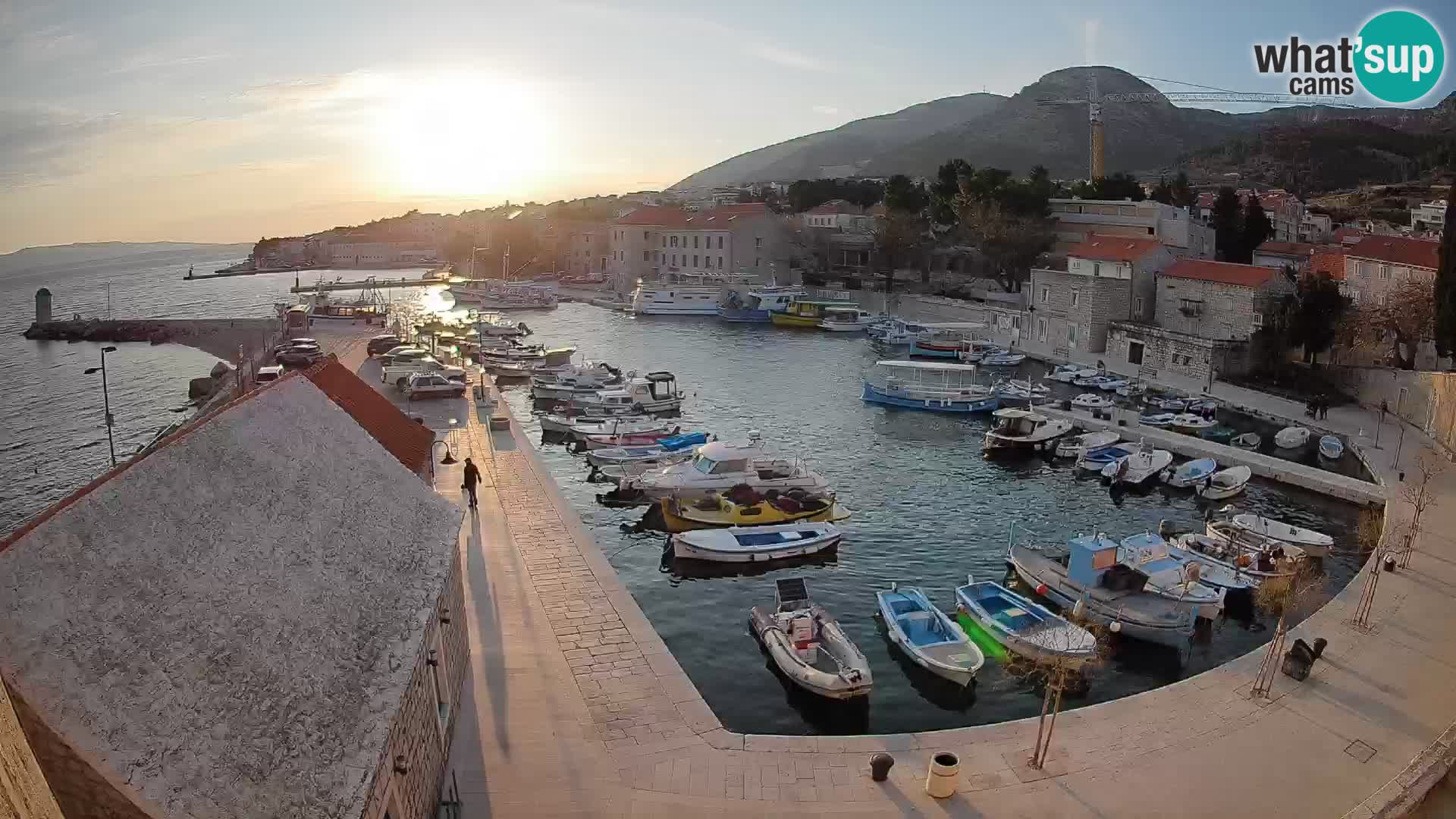 Webcam porto di Bol – Vista live sulla Riva e Marina