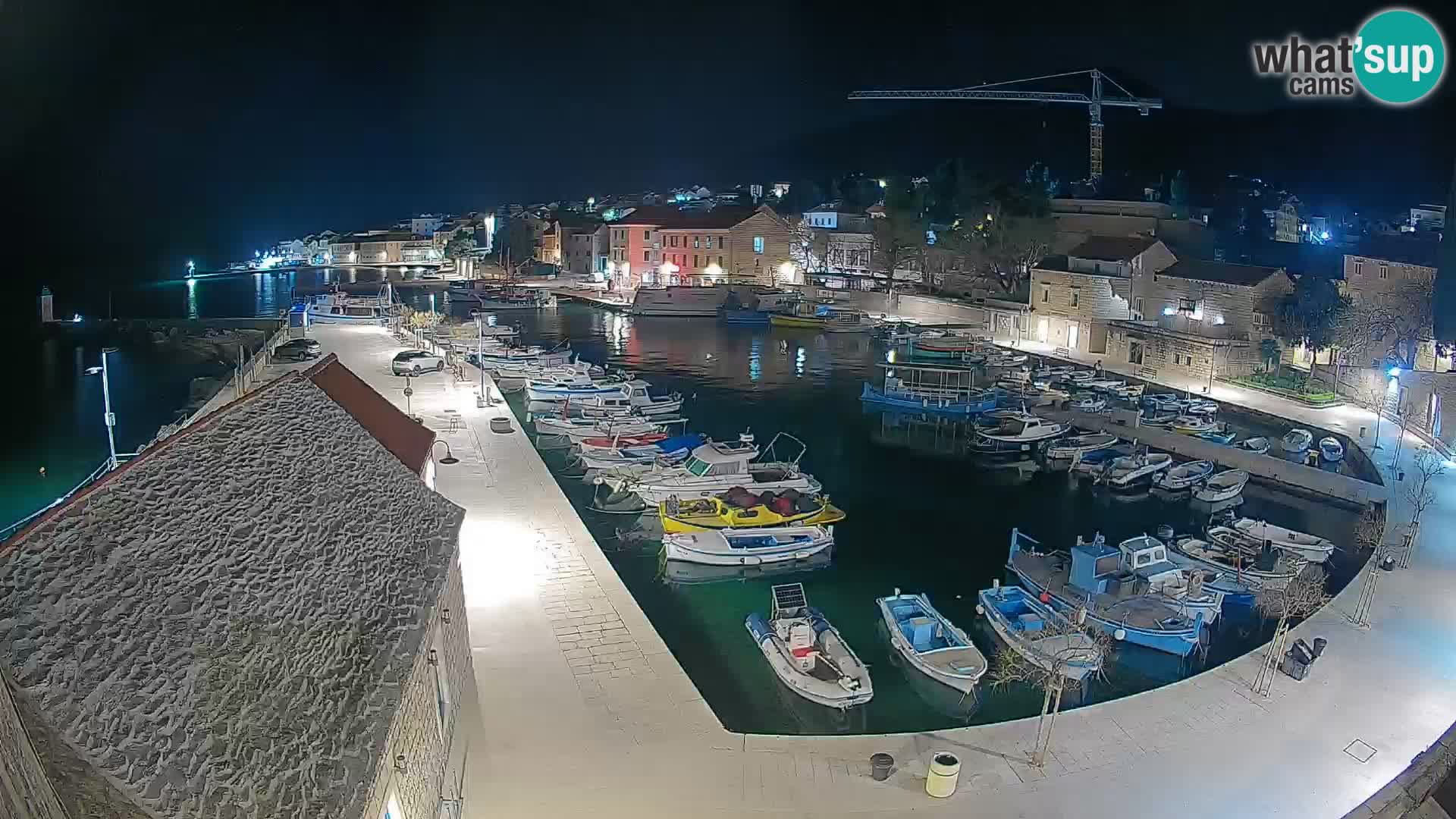 Webcam porto di Bol – Vista live sulla Riva e Marina