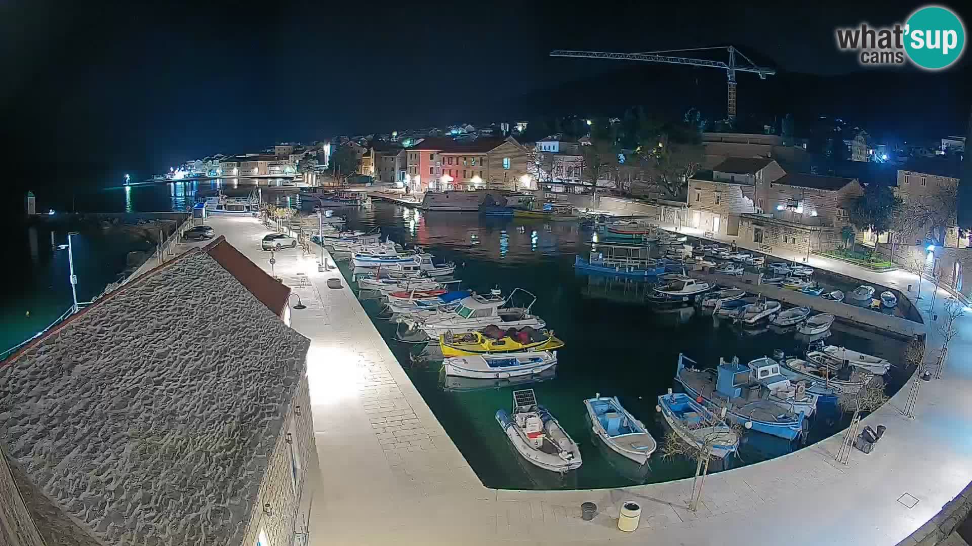 Webcam porto di Bol – Vista live sulla Riva e Marina