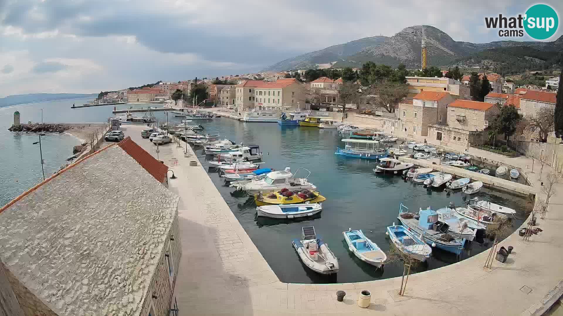 Webcam Bol Hafen – Liveblick auf Bol Riva & Marina