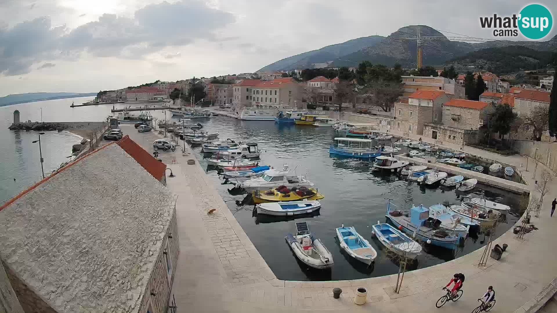 Webcam Bol Hafen – Liveblick auf Bol Riva & Marina