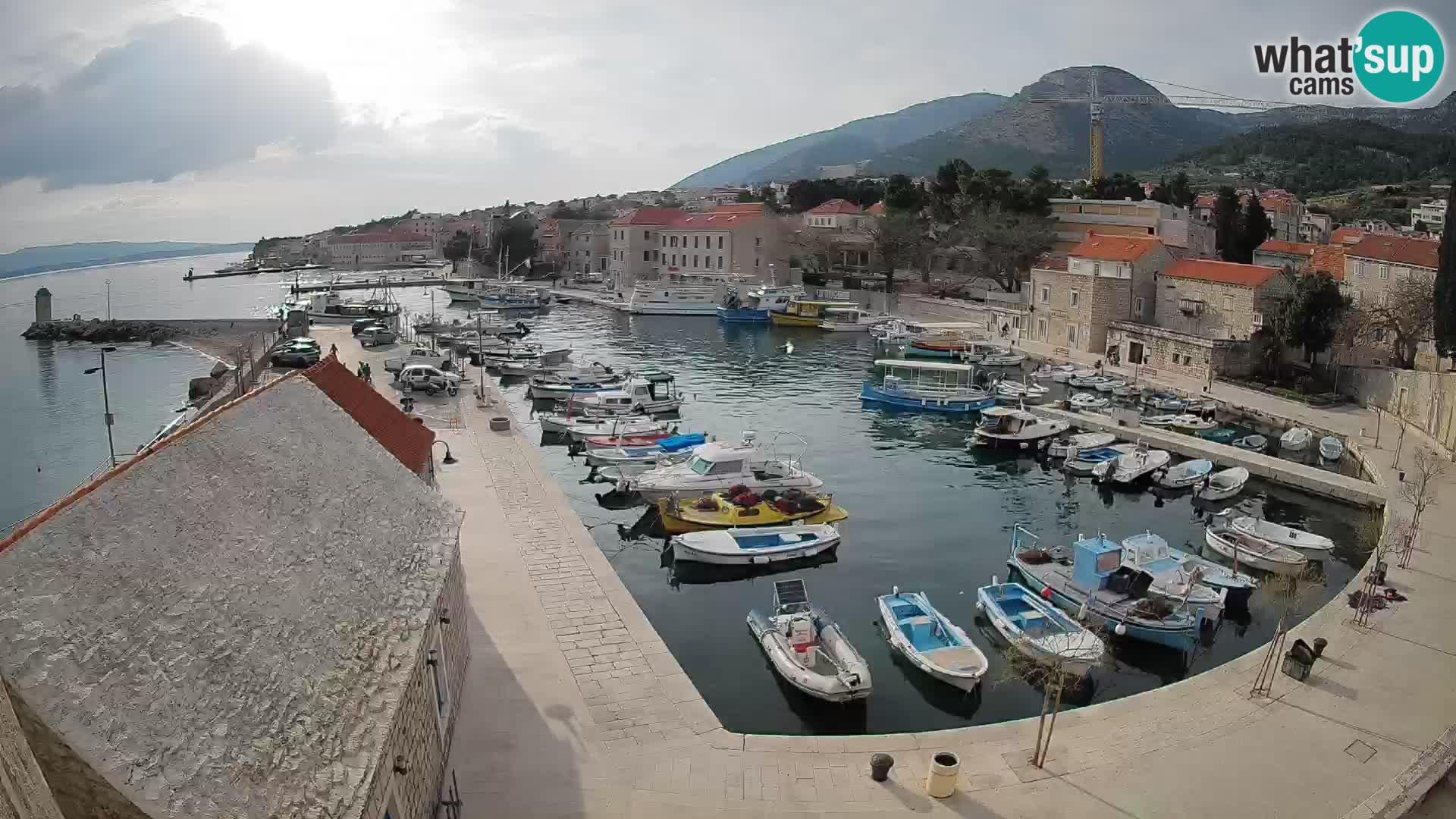 Webcam Bol Hafen – Liveblick auf Bol Riva & Marina