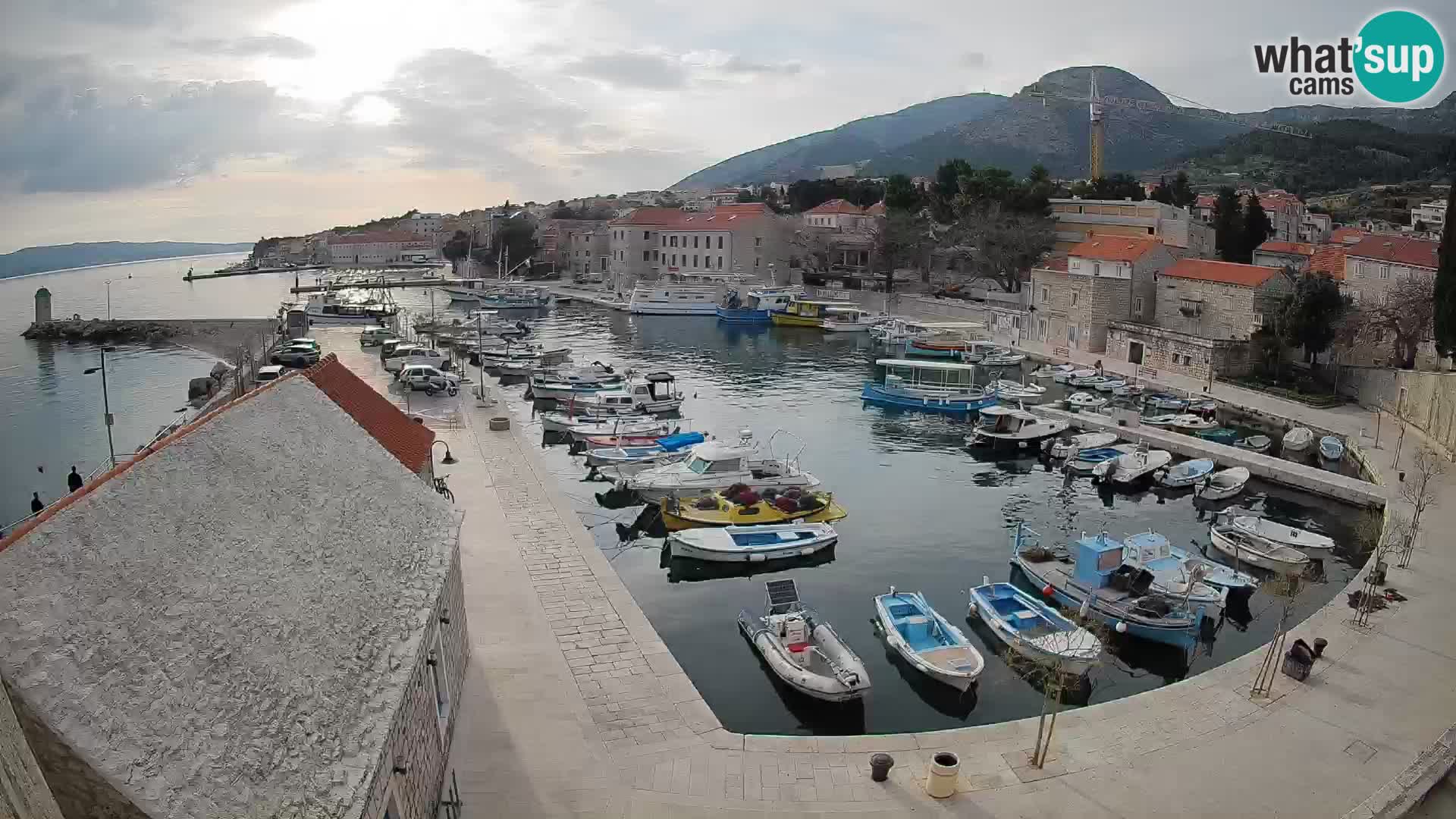 Webcam Bol Hafen – Liveblick auf Bol Riva & Marina