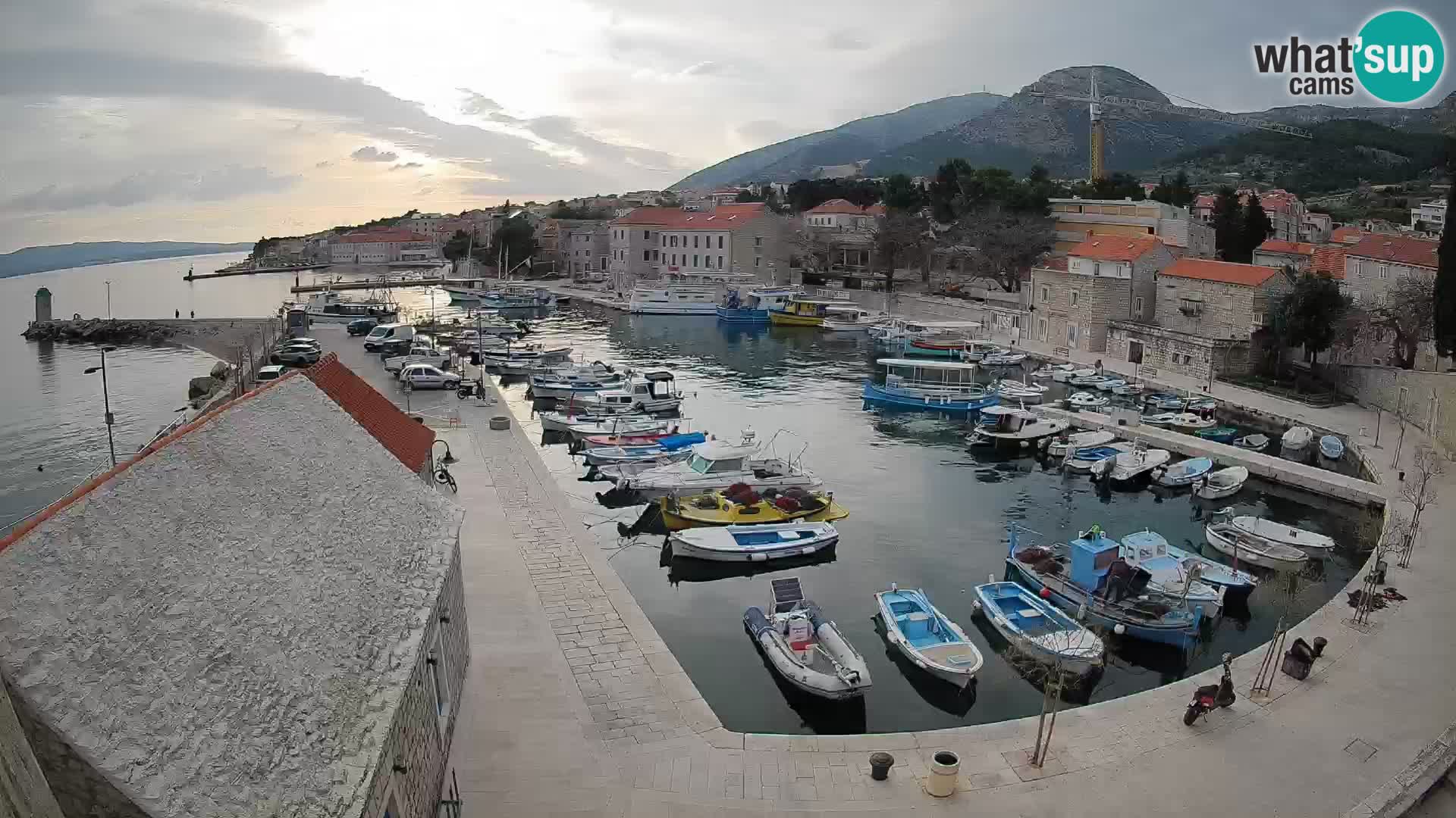 Webcam Bol Hafen – Liveblick auf Bol Riva & Marina