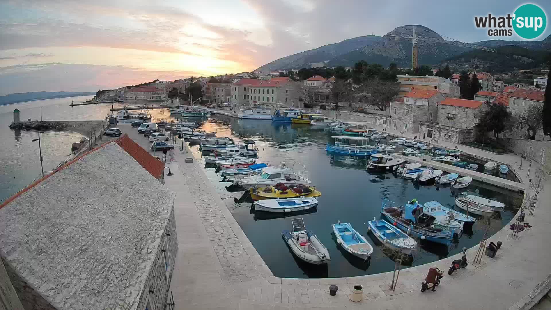 Webcam Bol Hafen – Liveblick auf Bol Riva & Marina