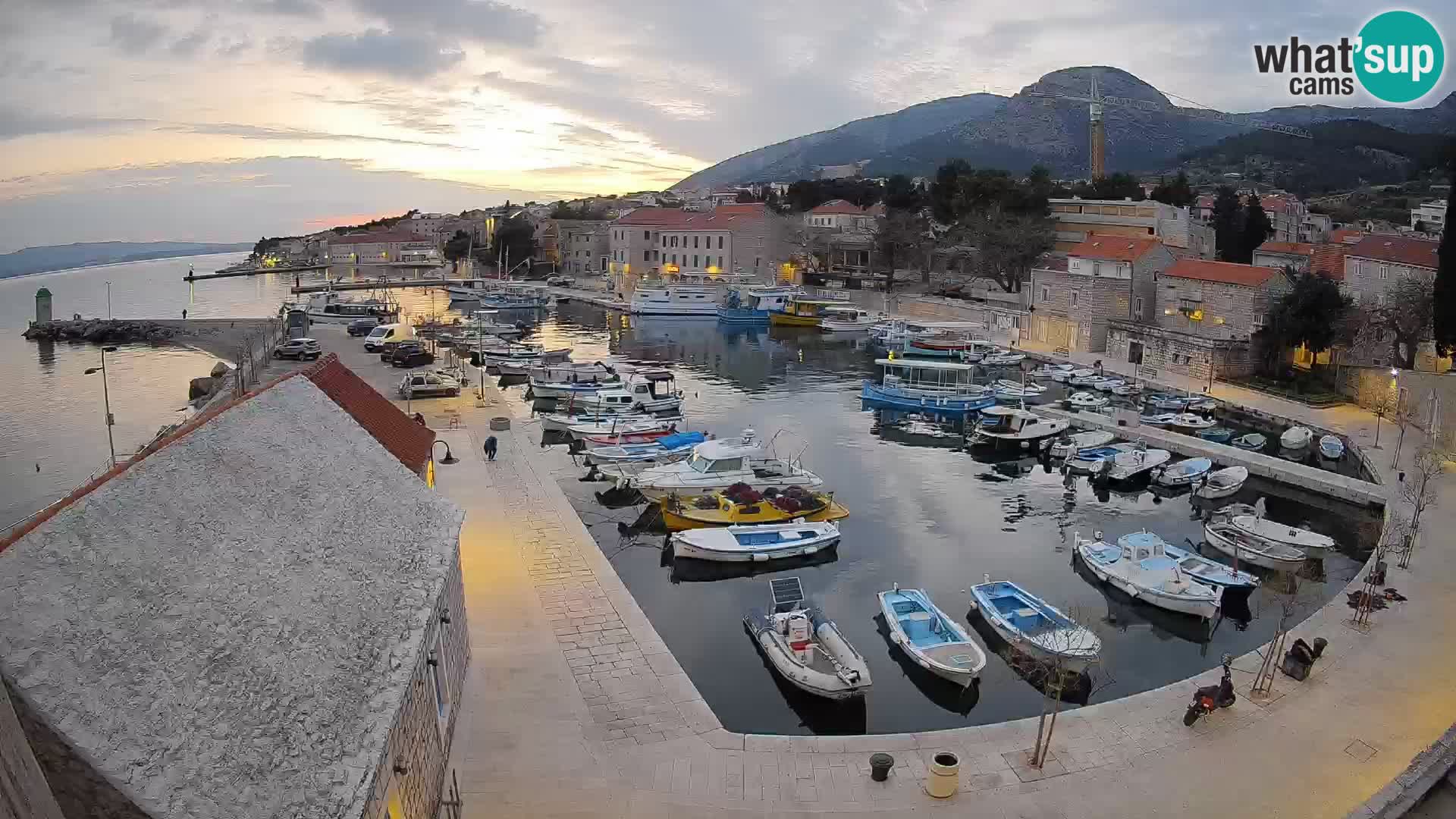 Webcam Bol Harbour – Live View of Bol Riva & Marina
