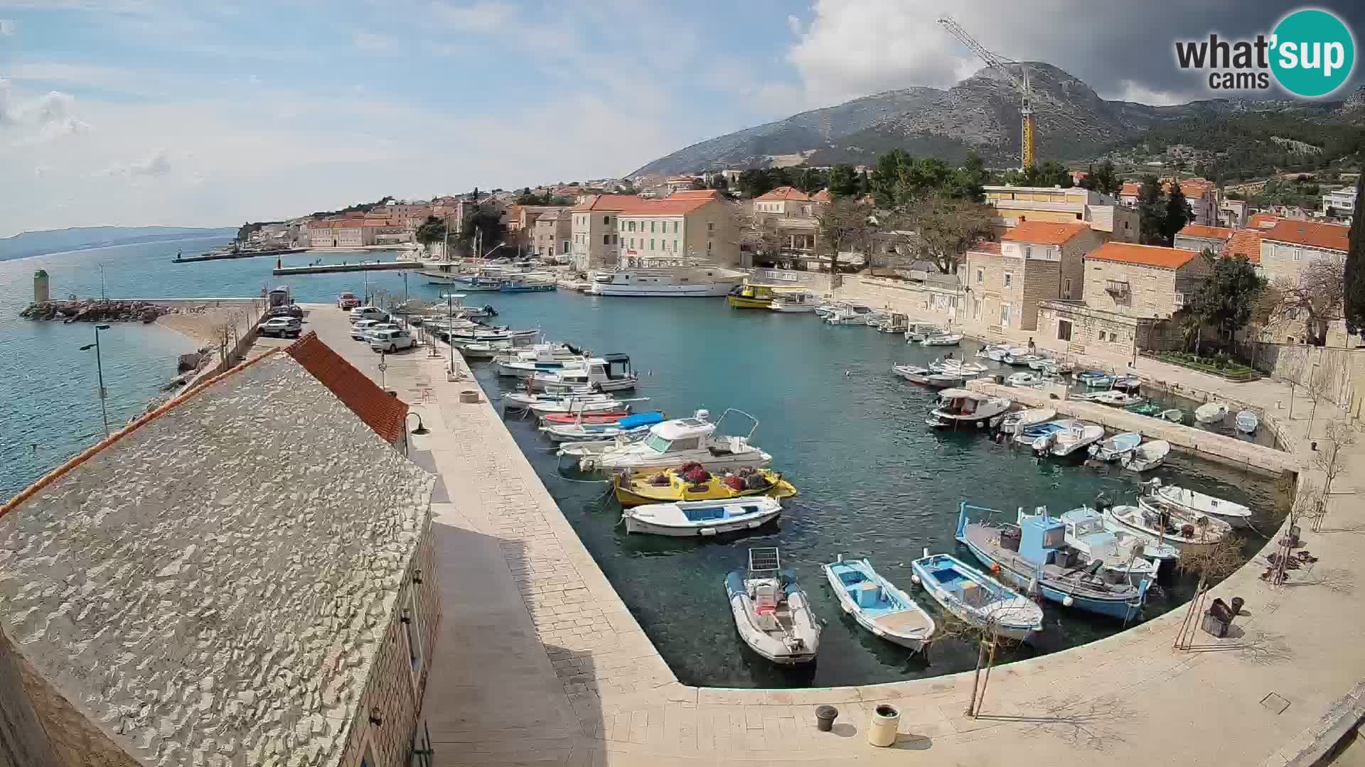 Webcam porto di Bol – Vista live sulla Riva e Marina