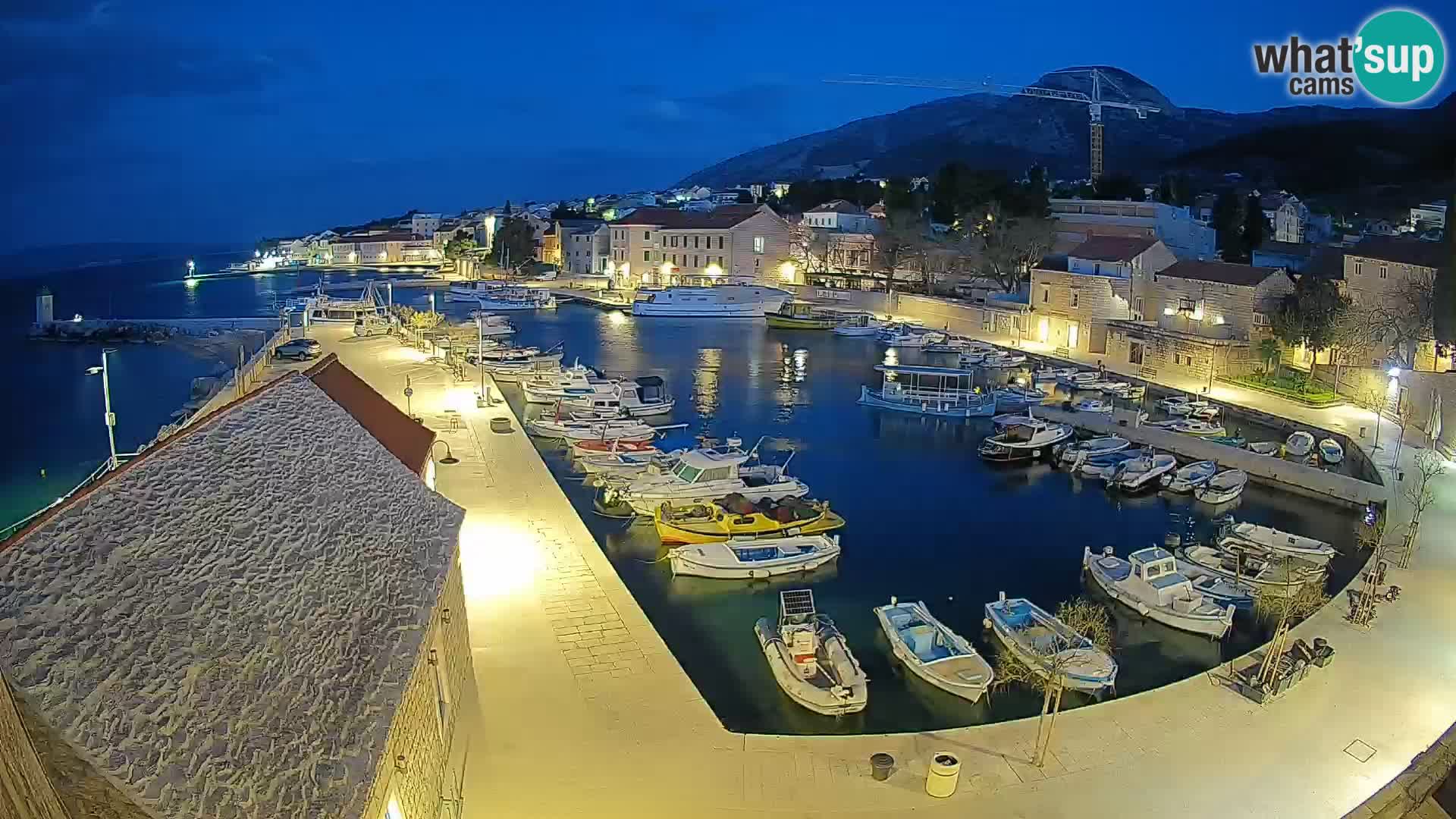 Webcam porto di Bol – Vista live sulla Riva e Marina
