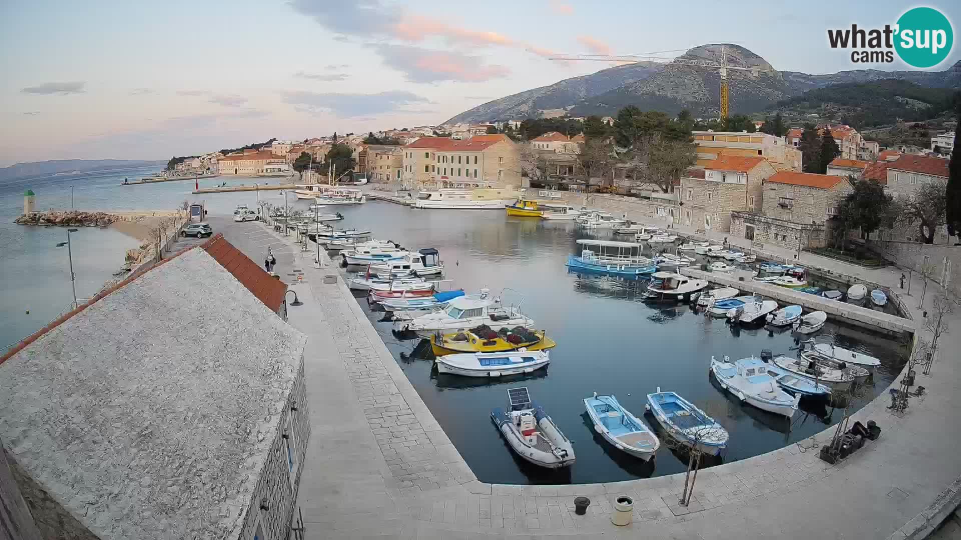 Webcam porto di Bol – Vista live sulla Riva e Marina