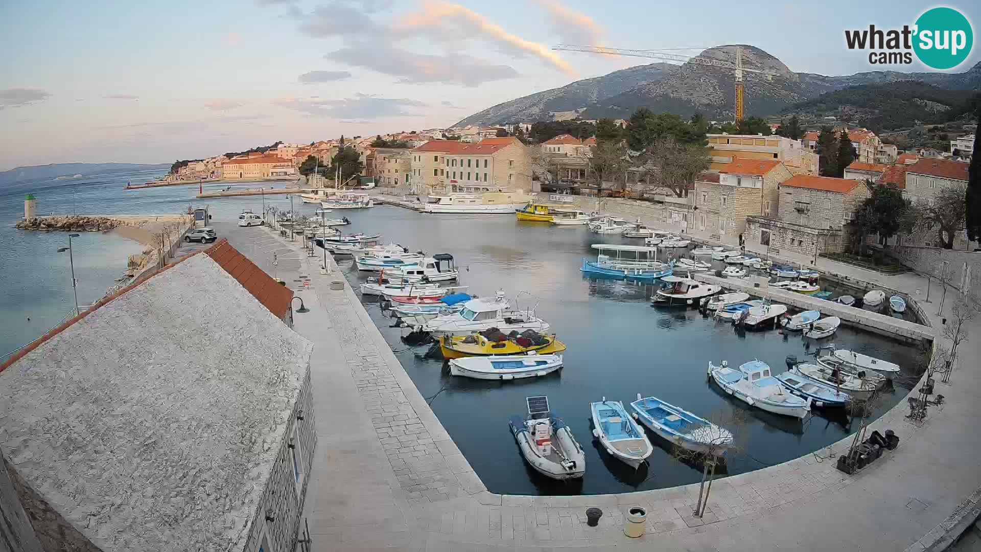 Webcam porto di Bol – Vista live sulla Riva e Marina