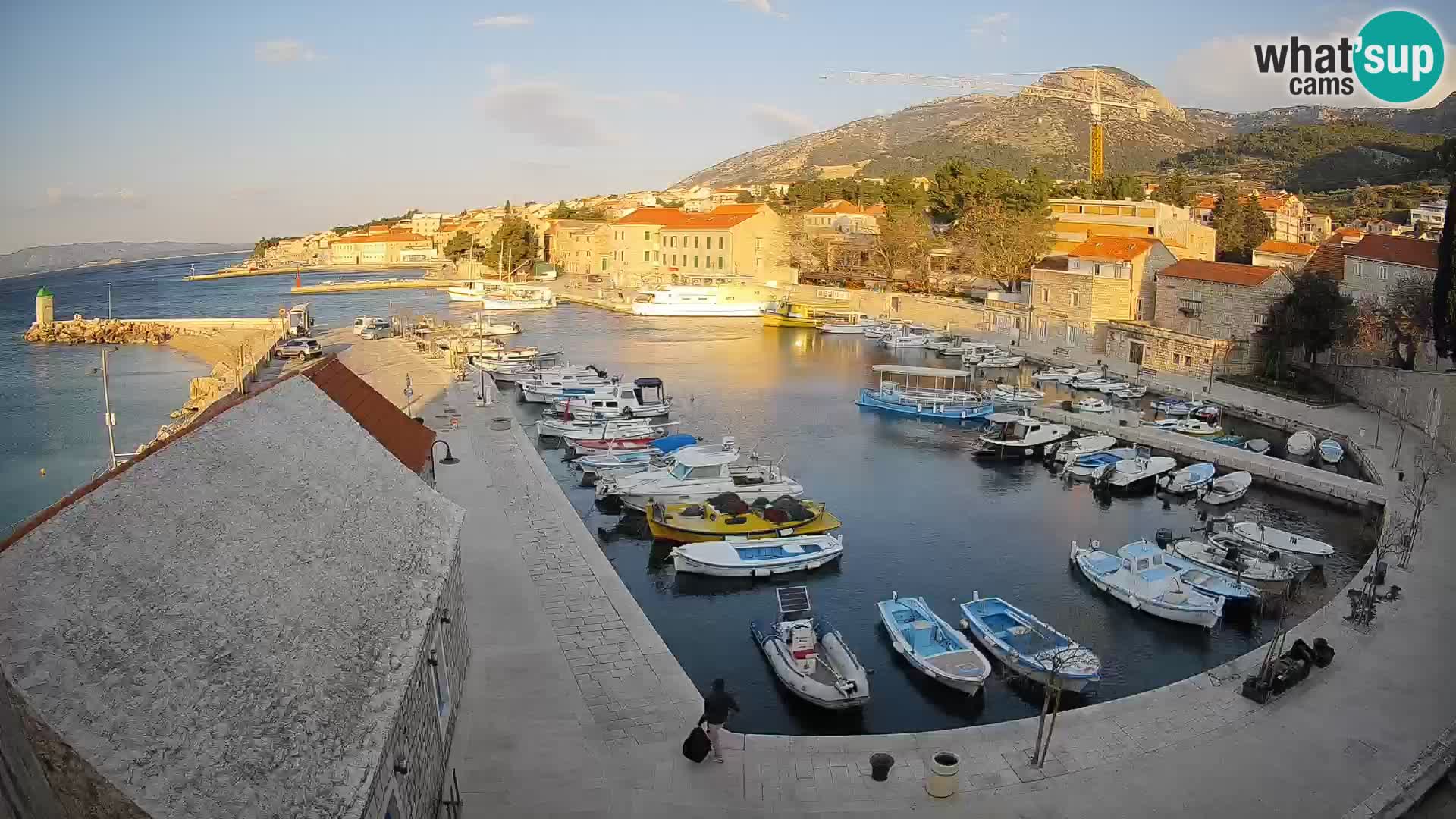 Webcam porto di Bol – Vista live sulla Riva e Marina