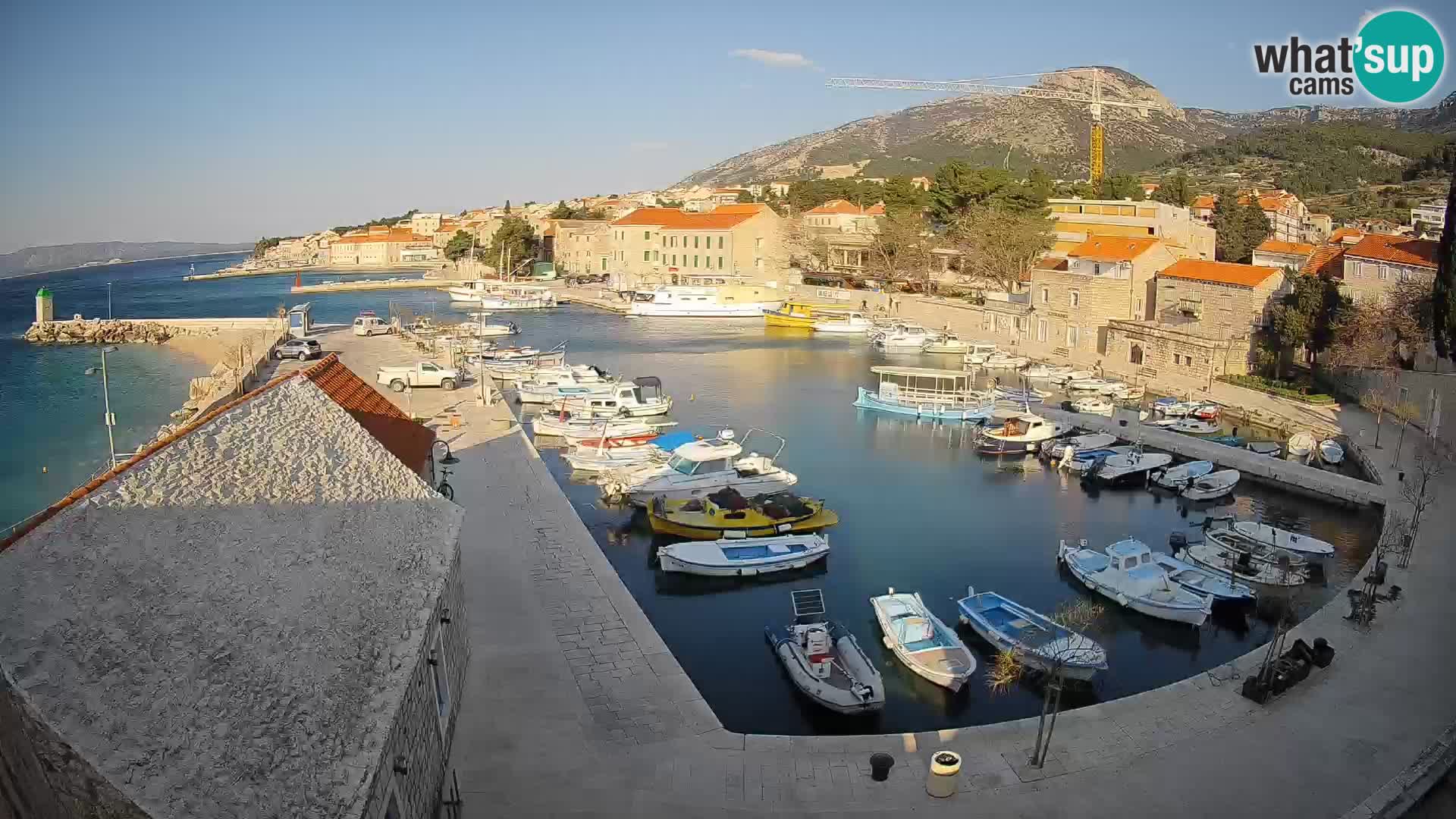 Webcam porto di Bol – Vista live sulla Riva e Marina