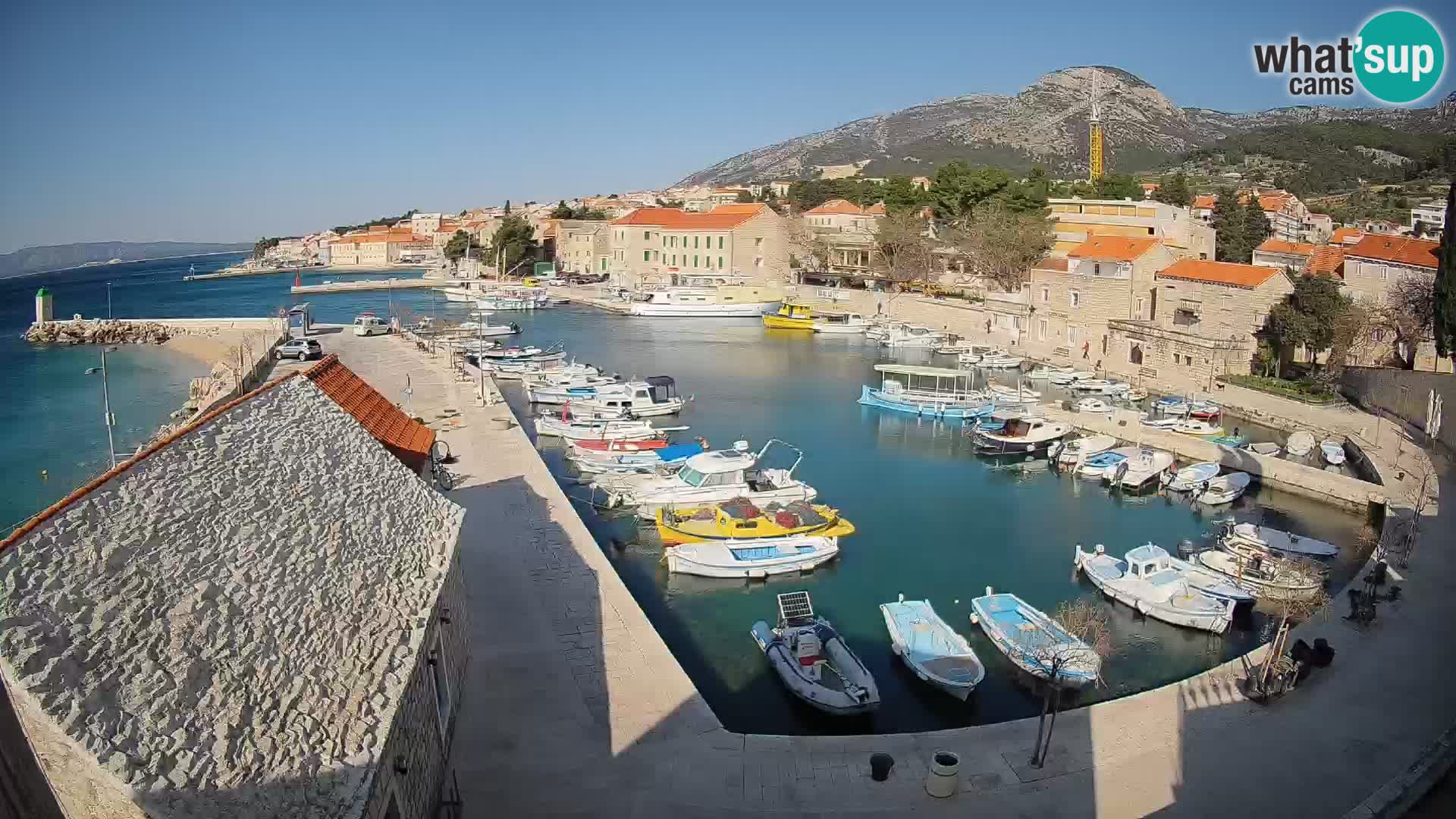 Webcam porto di Bol – Vista live sulla Riva e Marina