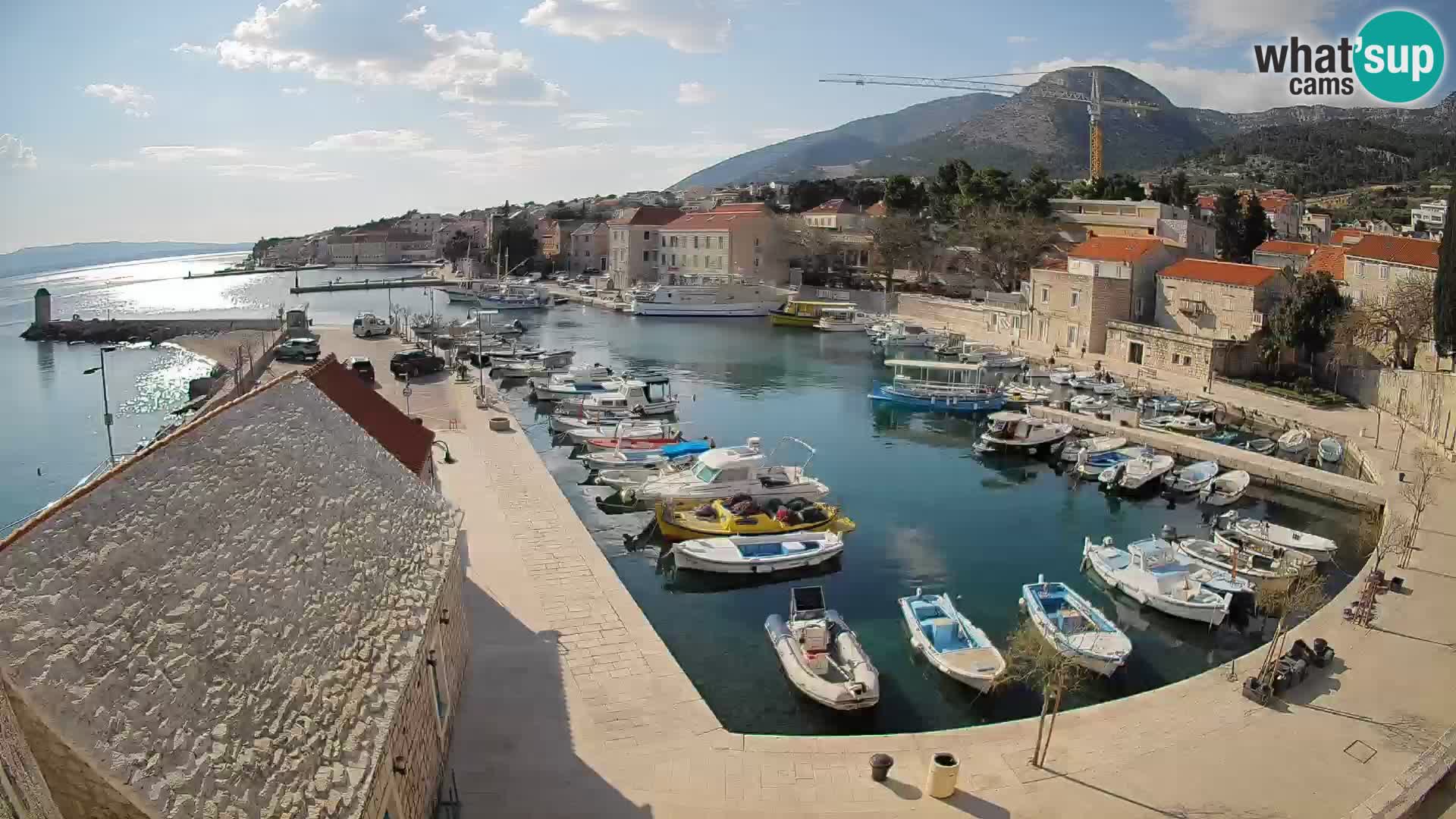 Webcam porto di Bol – Vista live sulla Riva e Marina