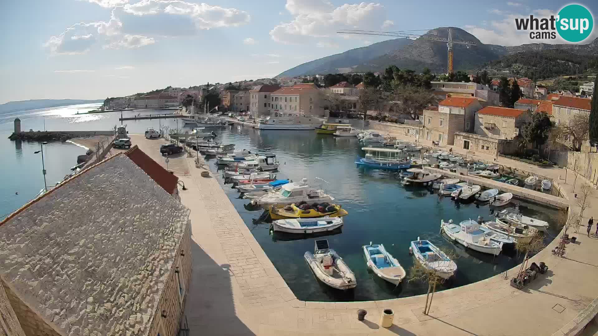 Webcam porto di Bol – Vista live sulla Riva e Marina