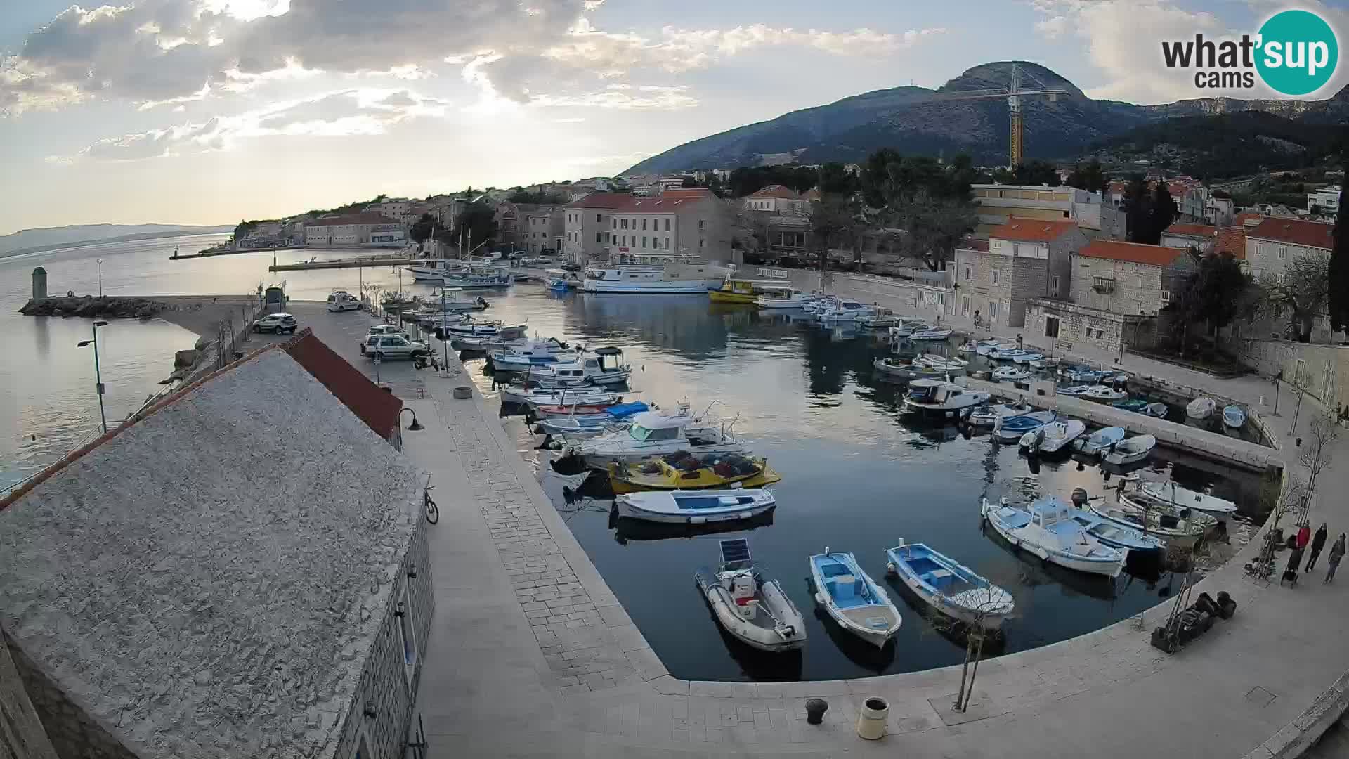 Webcam porto di Bol – Vista live sulla Riva e Marina