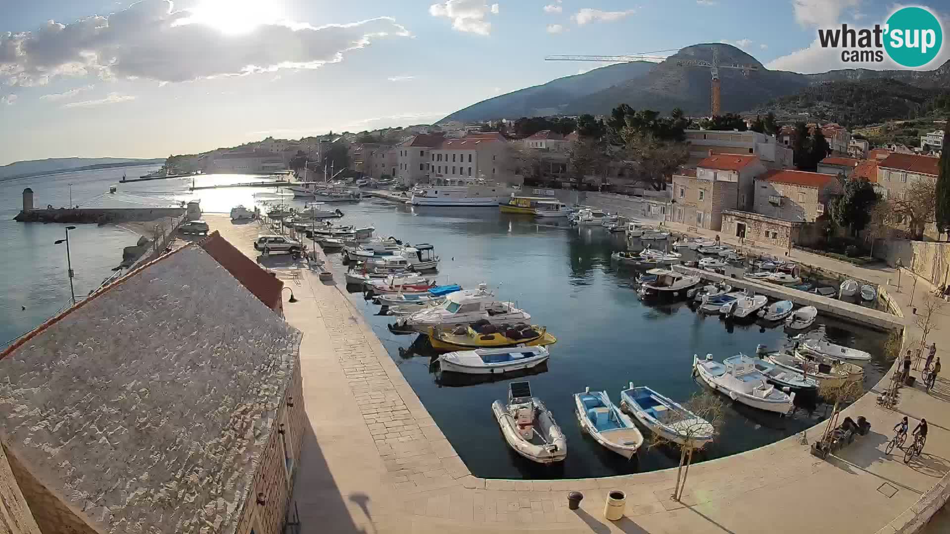 Webcam Bol Hafen – Liveblick auf Bol Riva & Marina