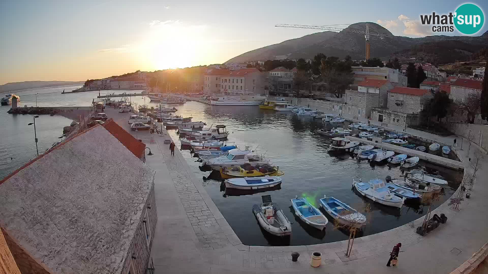 Webcam porto di Bol – Vista live sulla Riva e Marina