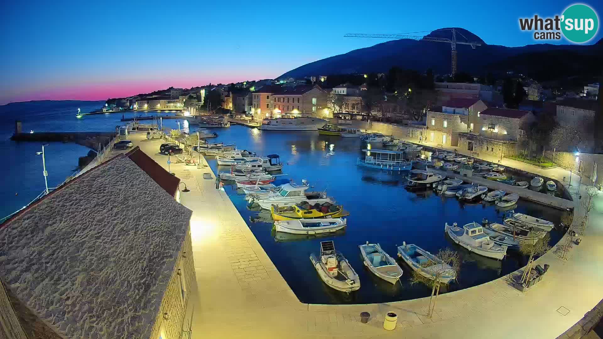 Webcam Bol Hafen – Liveblick auf Bol Riva & Marina