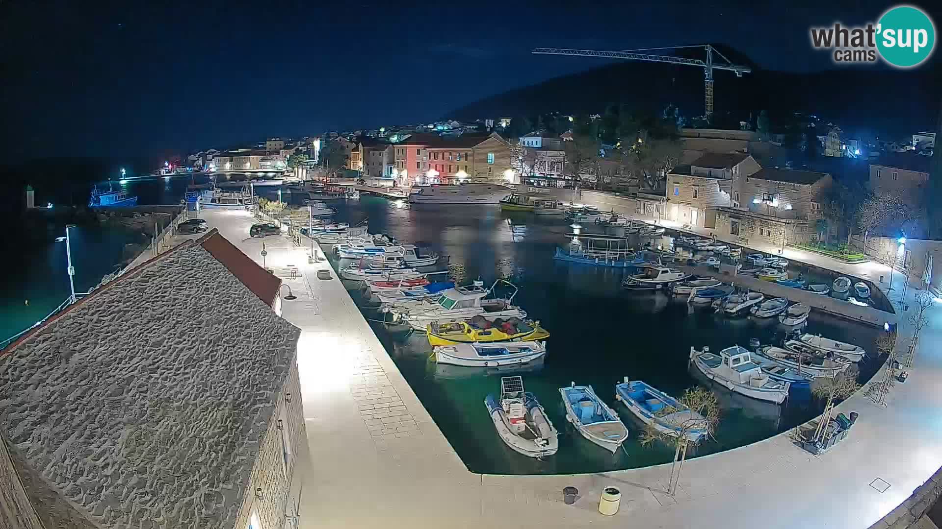 Webcam porto di Bol – Vista live sulla Riva e Marina