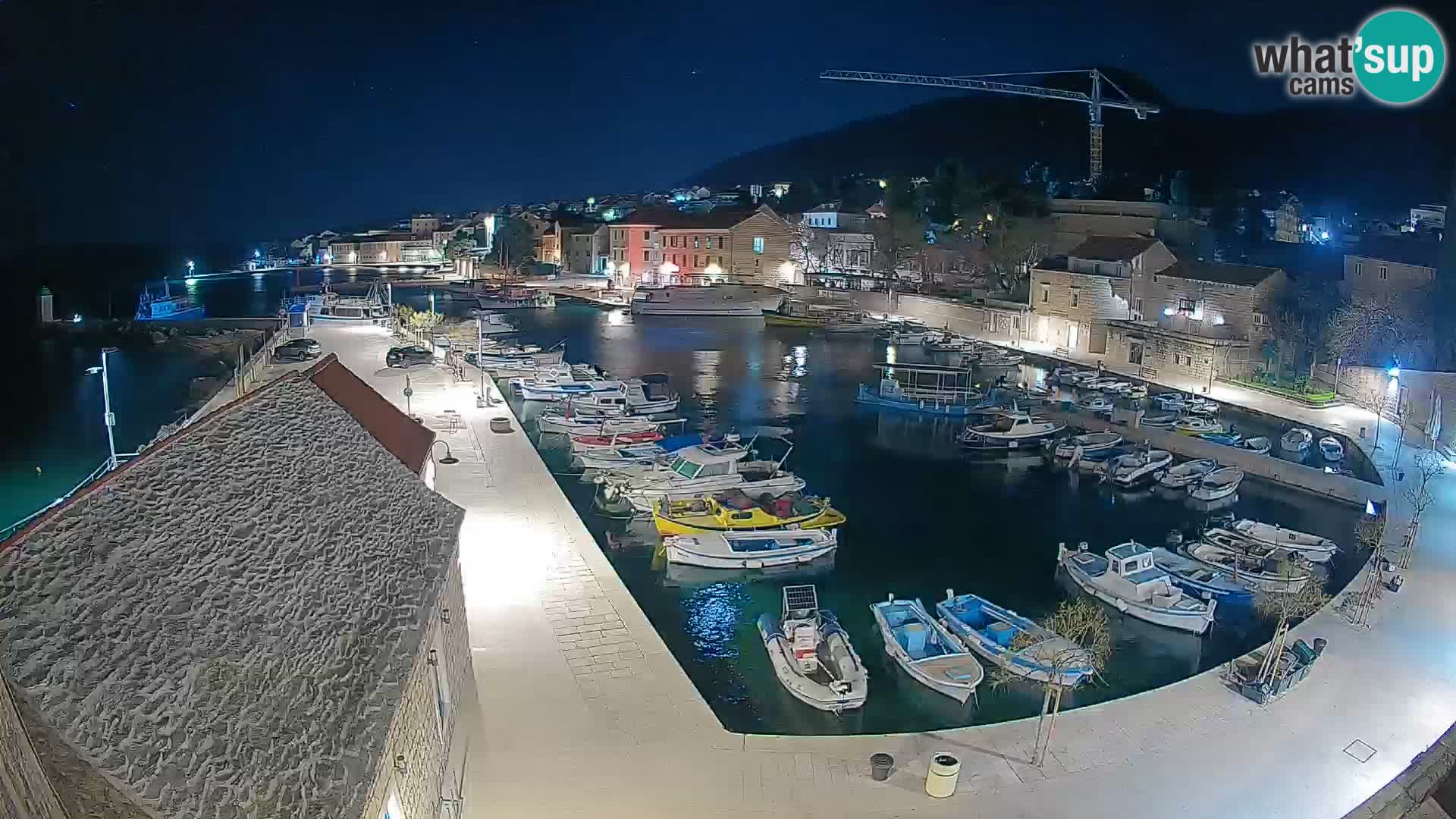 Webcam porto di Bol – Vista live sulla Riva e Marina