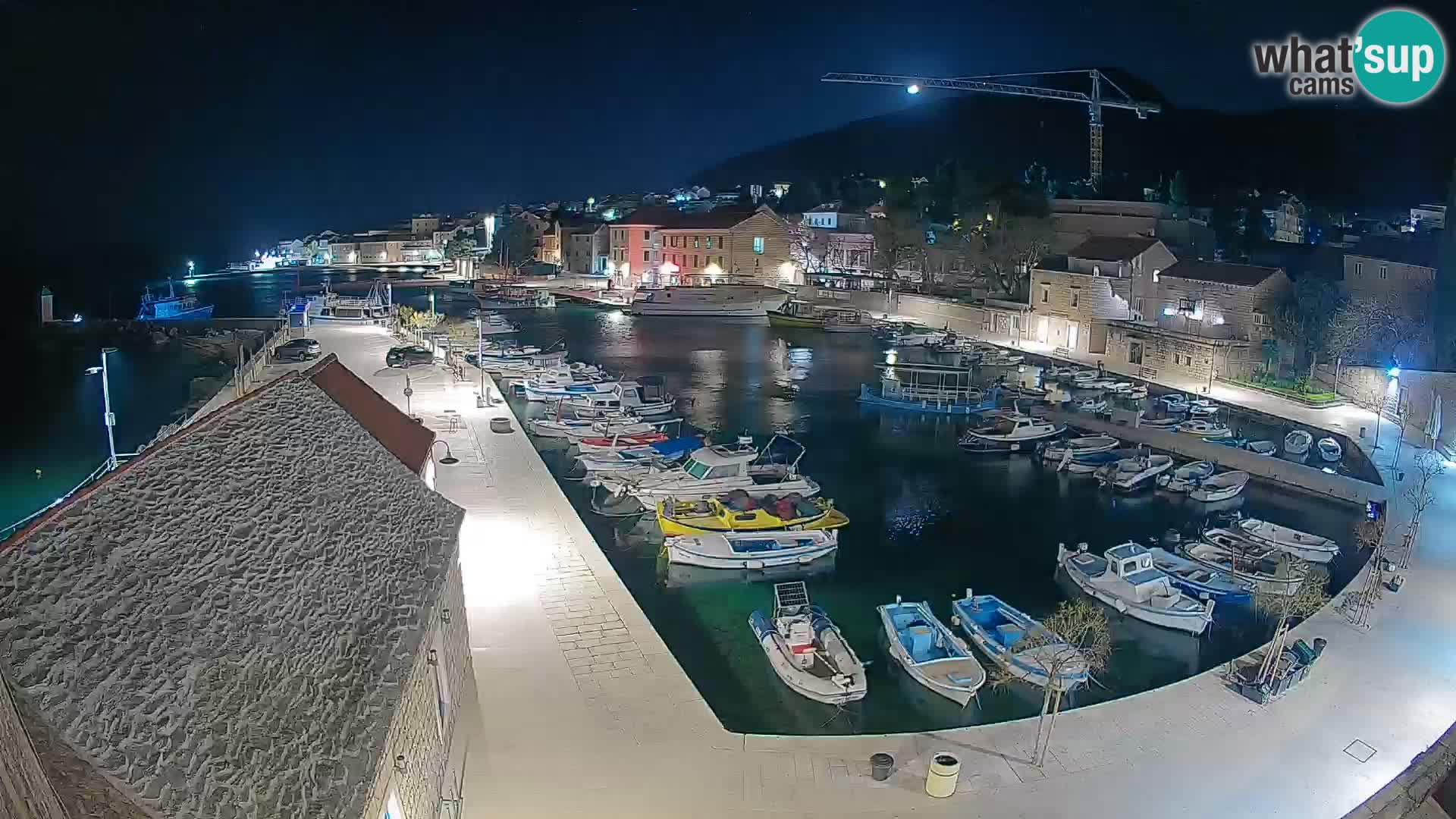 Webcam porto di Bol – Vista live sulla Riva e Marina