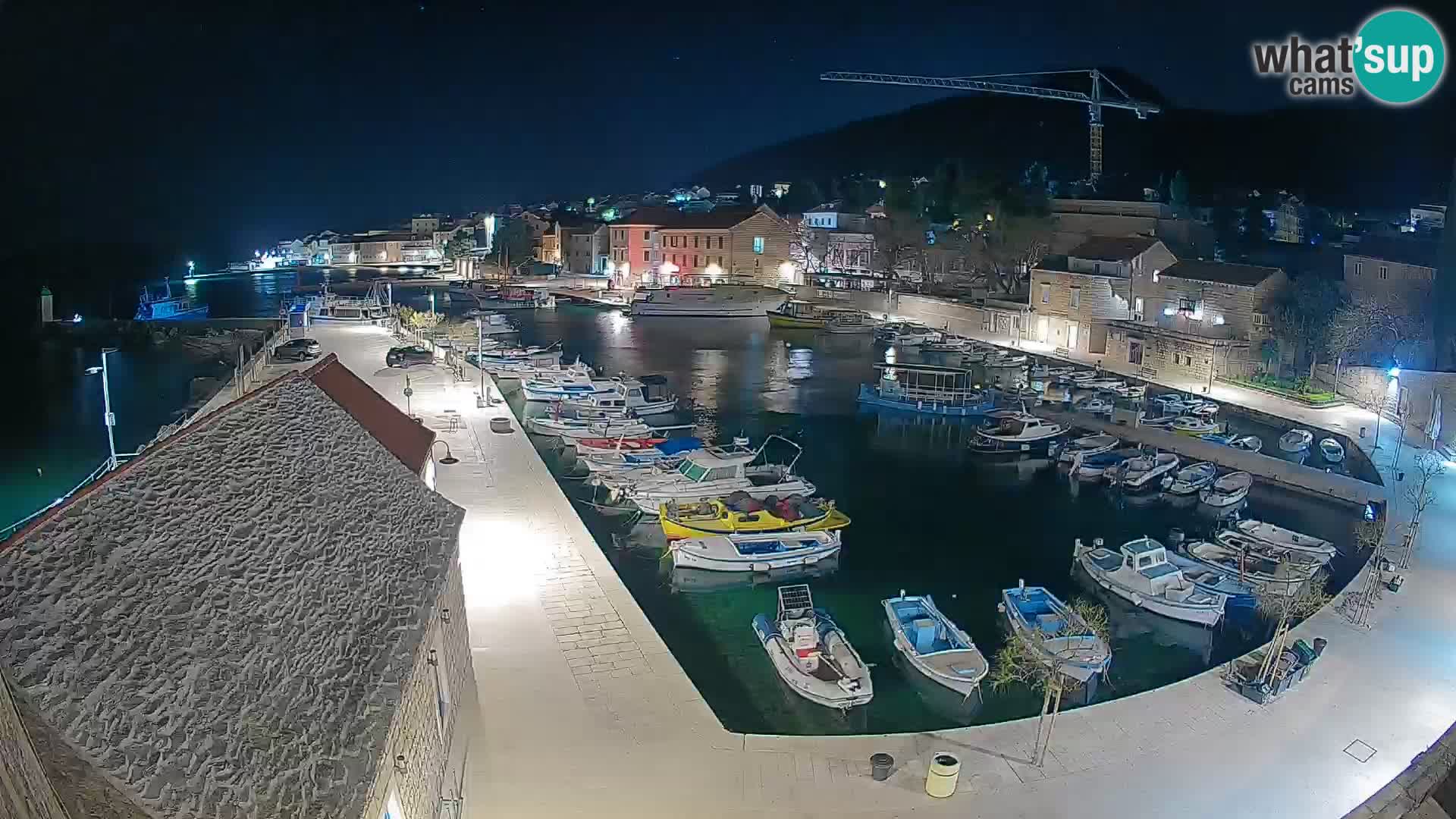 Webcam porto di Bol – Vista live sulla Riva e Marina