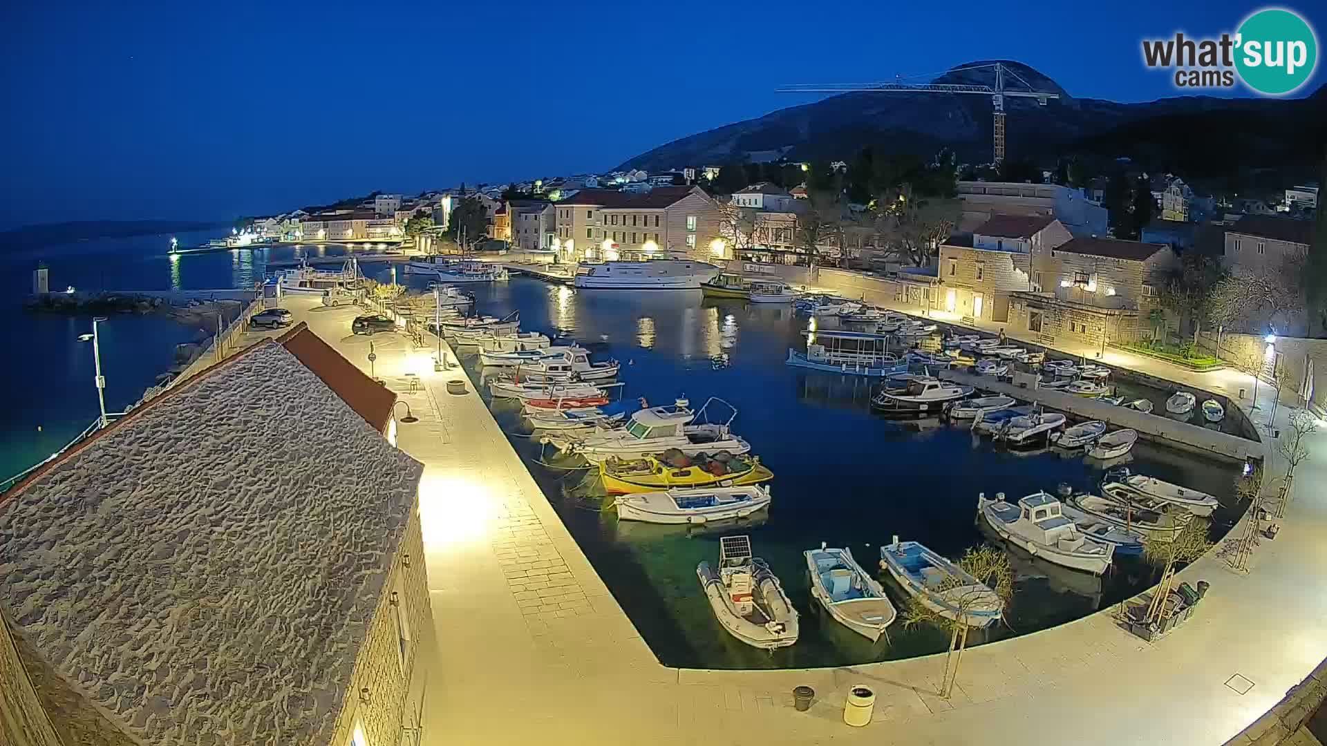 Webcam porto di Bol – Vista live sulla Riva e Marina
