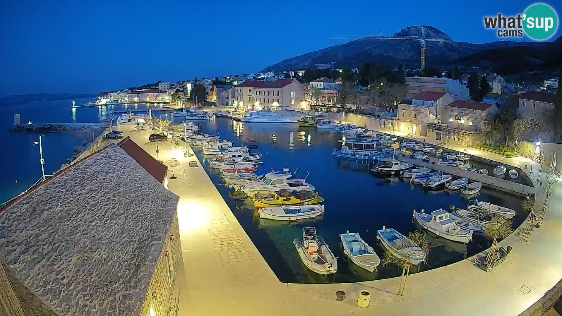 Webcam porto di Bol – Vista live sulla Riva e Marina