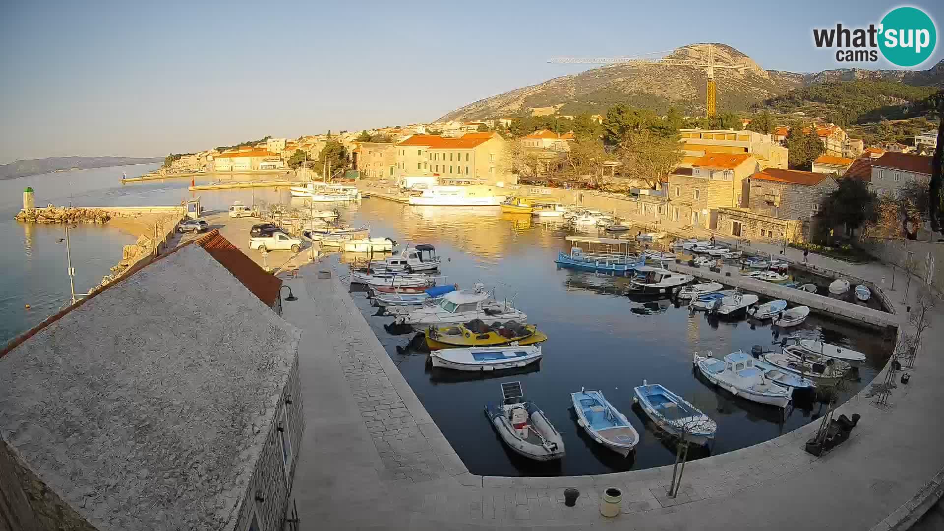 Webcam Bol Hafen – Liveblick auf Bol Riva & Marina