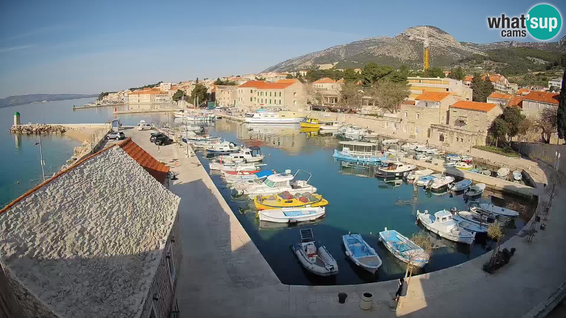 Webcam porto di Bol – Vista live sulla Riva e Marina