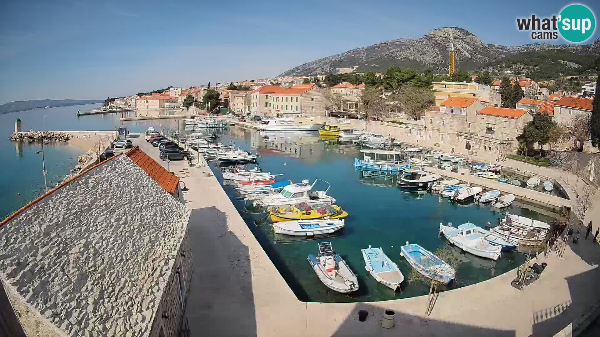 Webcam porto di Bol – Vista live sulla Riva e Marina