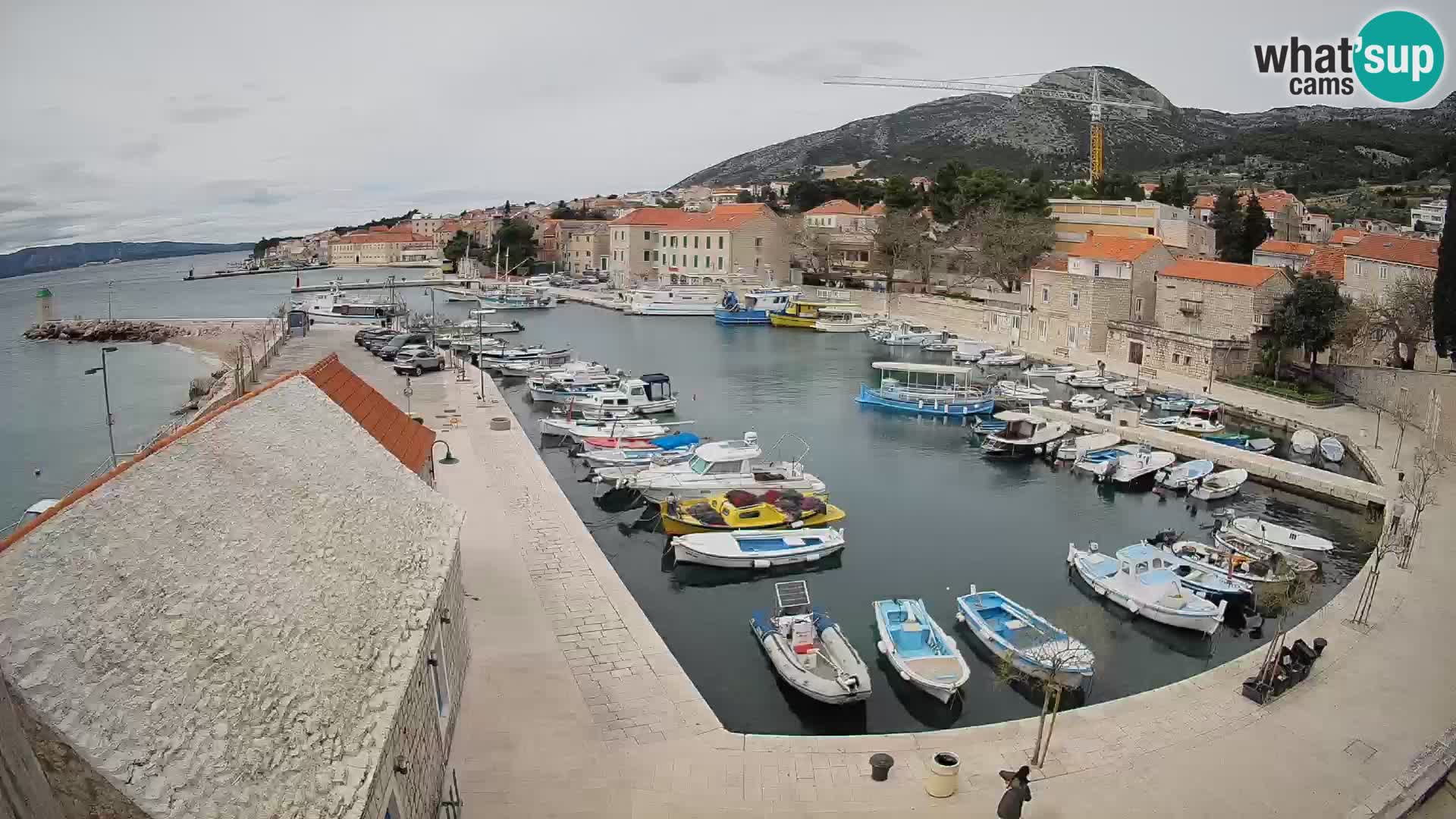 Webcam porto di Bol – Vista live sulla Riva e Marina