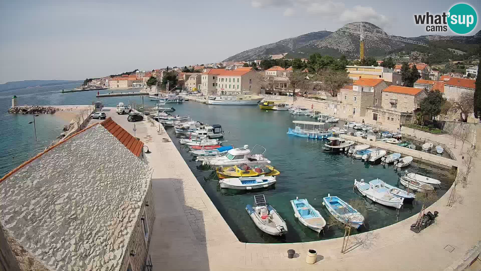 Webcam porto di Bol – Vista live sulla Riva e Marina