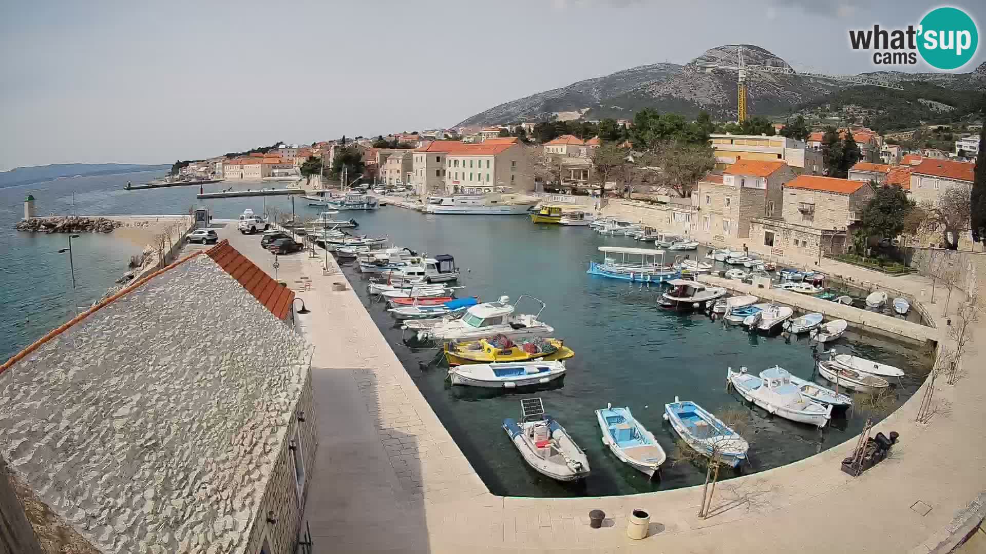 Webcam porto di Bol – Vista live sulla Riva e Marina