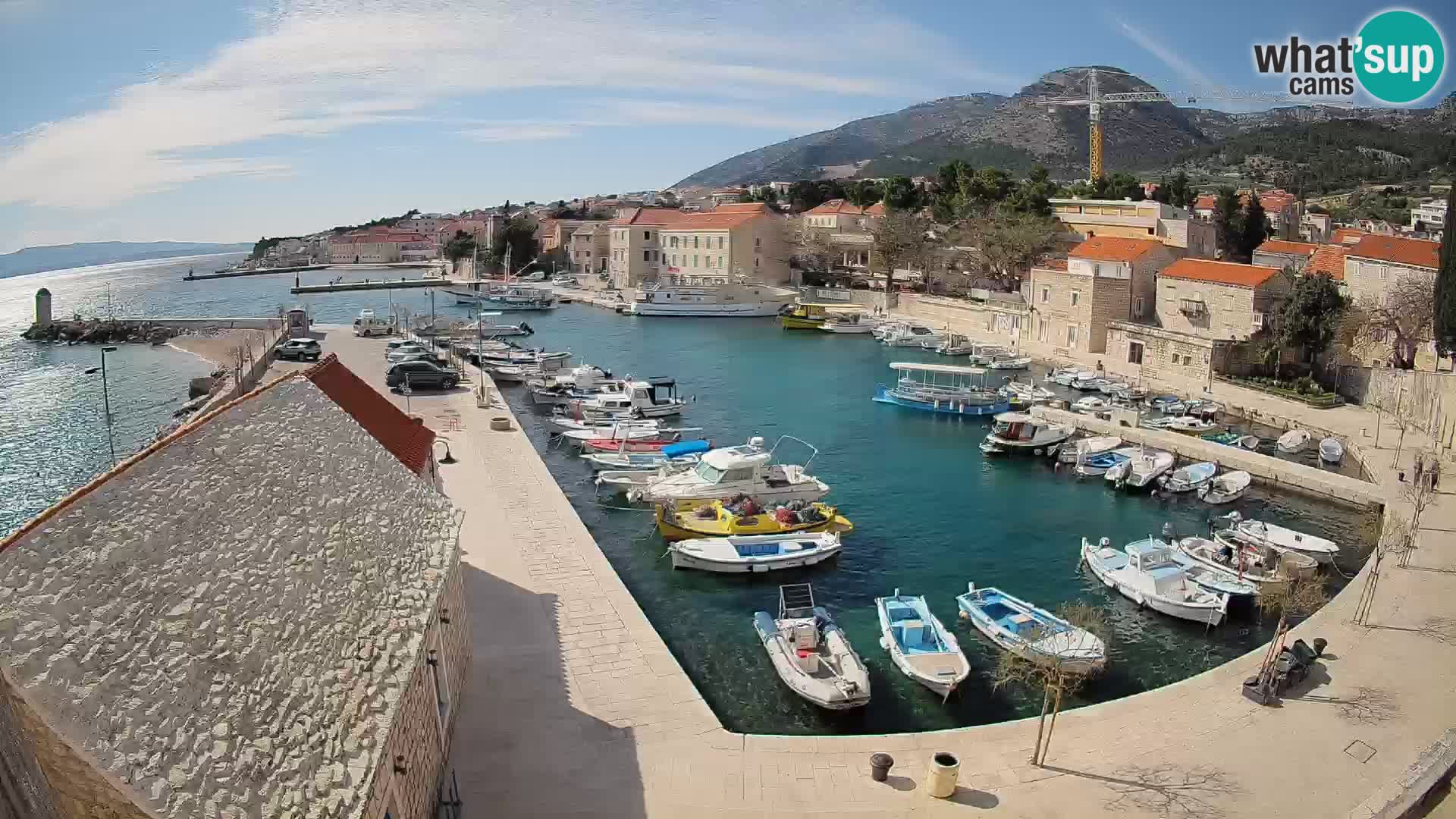 Web kamera Bol Riva – Pogled uživo na luku i marinu