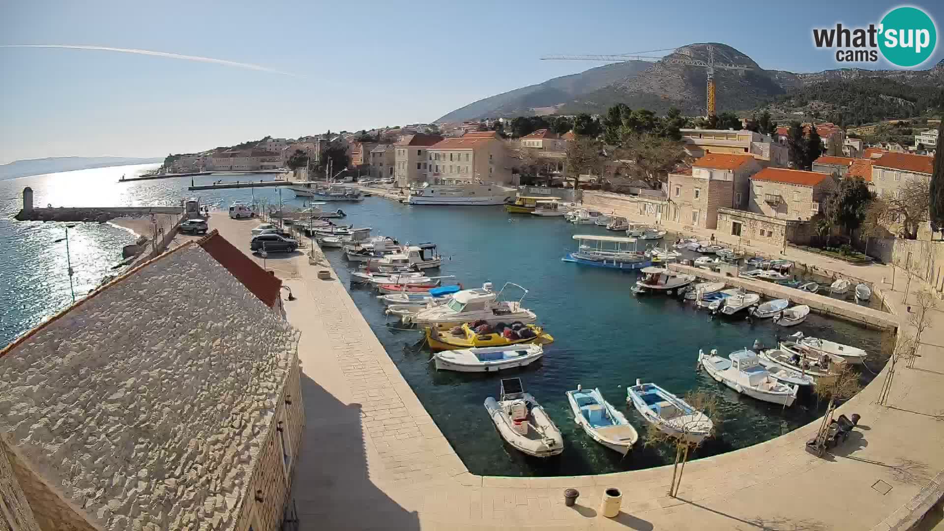 Webcam porto di Bol – Vista live sulla Riva e Marina