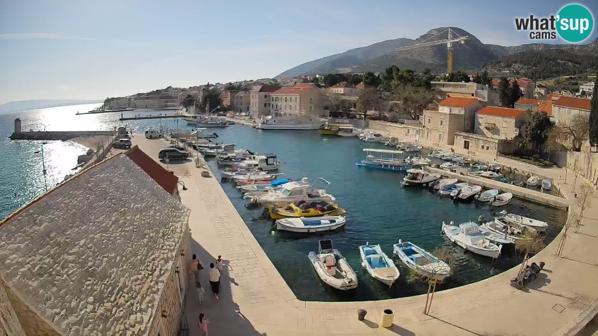 Webcam porto di Bol – Vista live sulla Riva e Marina