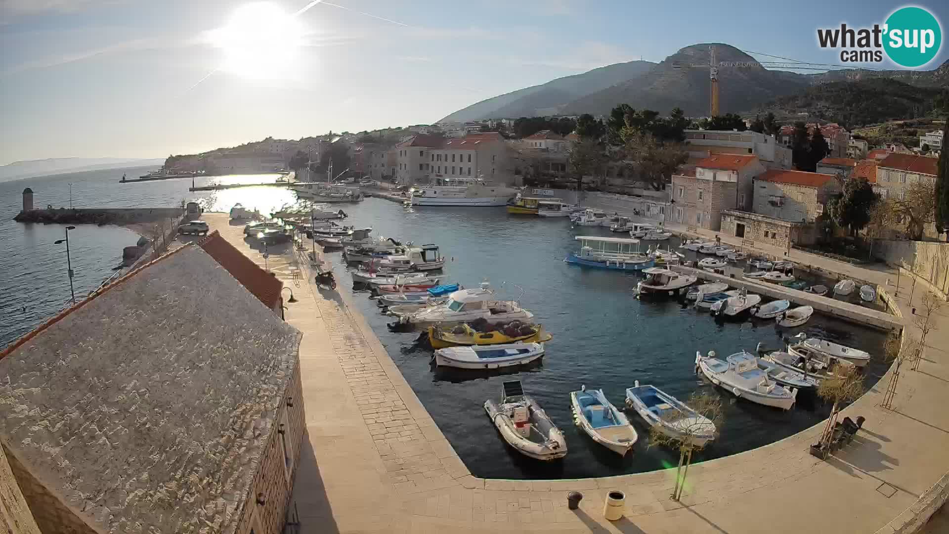 Webcam porto di Bol – Vista live sulla Riva e Marina