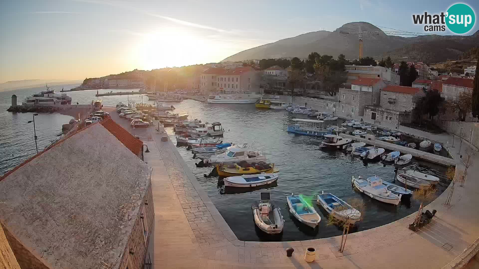 Webcam Bol Hafen – Liveblick auf Bol Riva & Marina