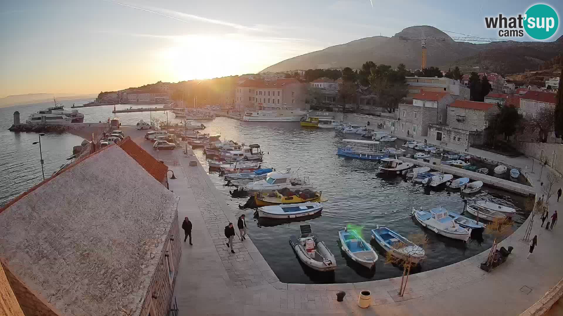 Webcam Bol Hafen – Liveblick auf Bol Riva & Marina