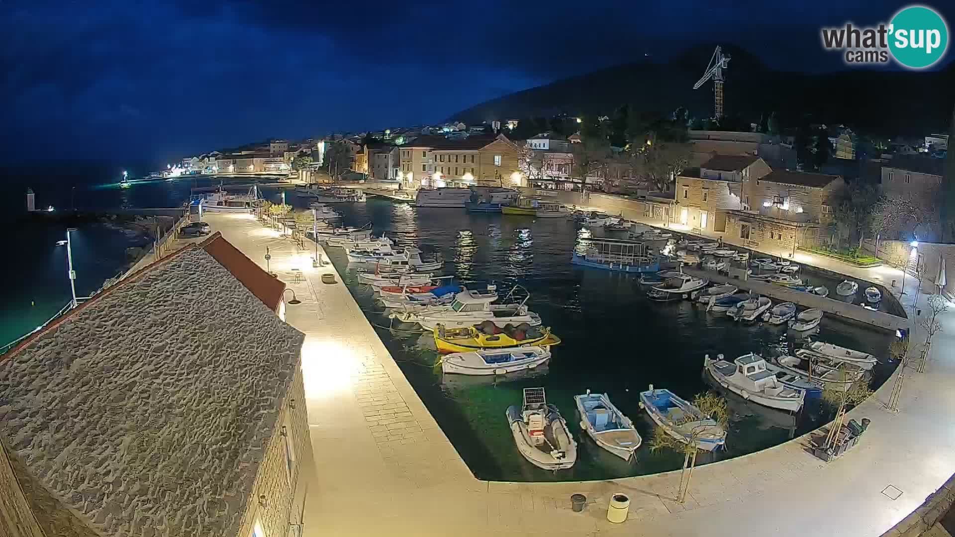 Webcam porto di Bol – Vista live sulla Riva e Marina