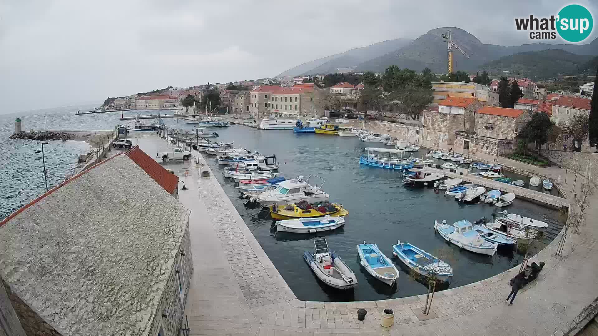 Webcam porto di Bol – Vista live sulla Riva e Marina